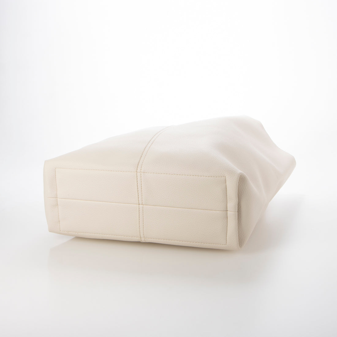 グッシオ GUSCIO センター切り替えVカットトートバッグ （IVORY） IVORY