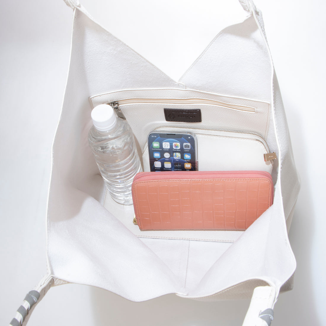 グッシオ GUSCIO センター切り替えVカットトートバッグ （IVORY） IVORY