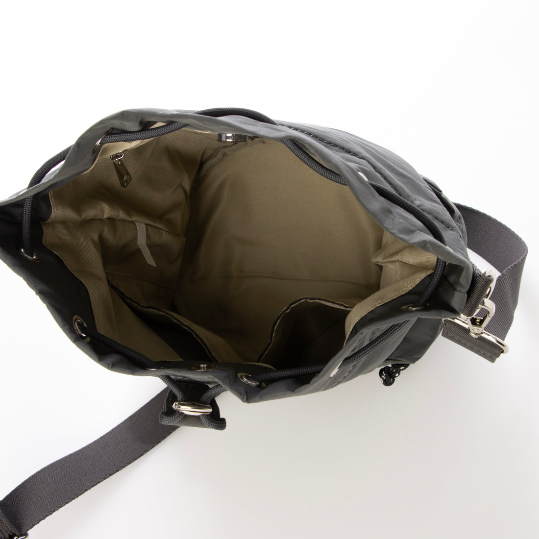グッシオ GUSCIO アウトポケットショルダーバッグ （KHAKI） KHAKI