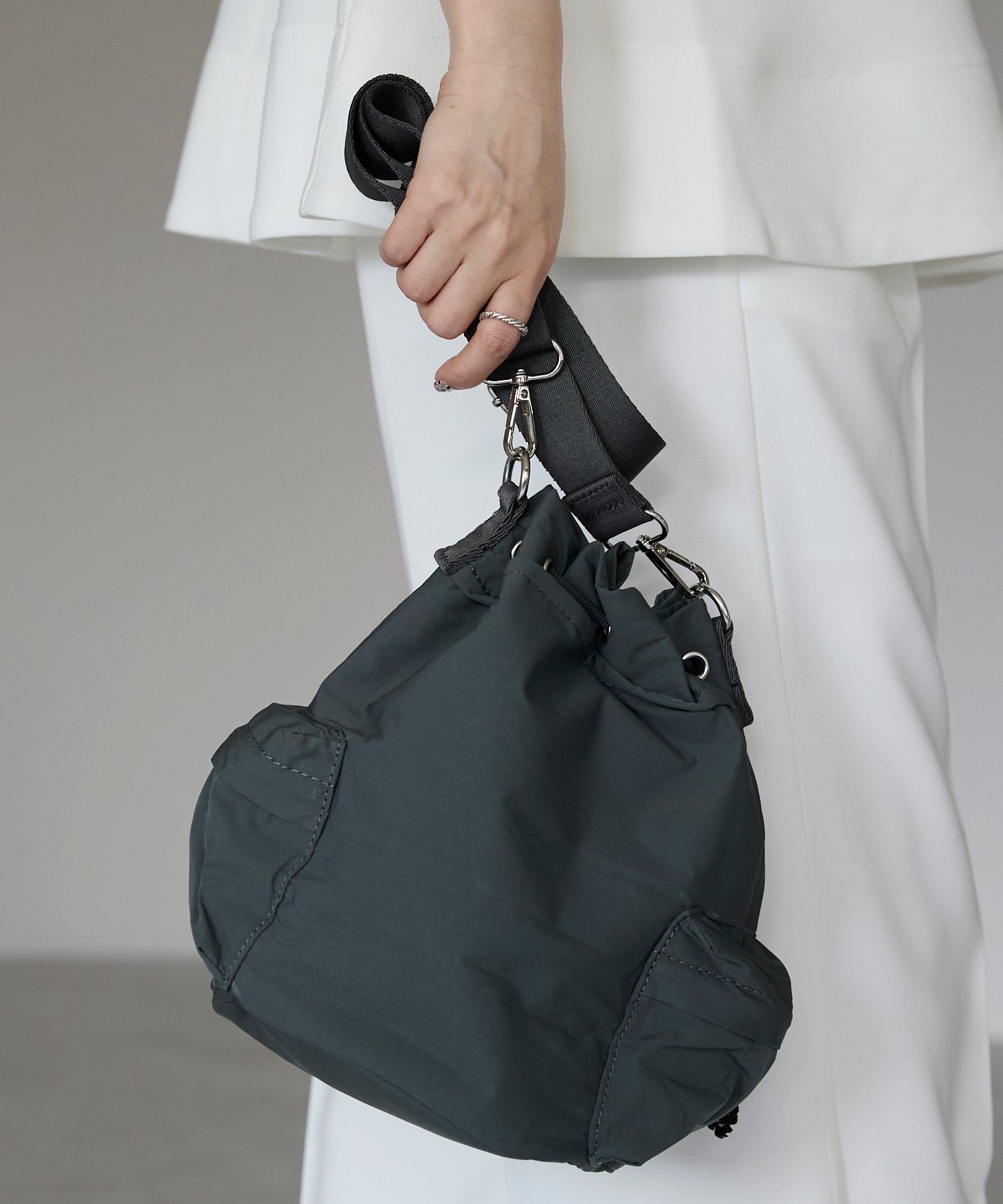 グッシオ GUSCIO アウトポケットショルダーバッグ （GRAY） GRAY