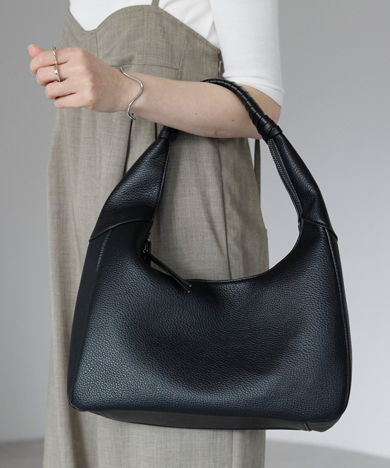 グッシオ GUSCIO ワンショルダートートバッグ （BLACK） BLACK