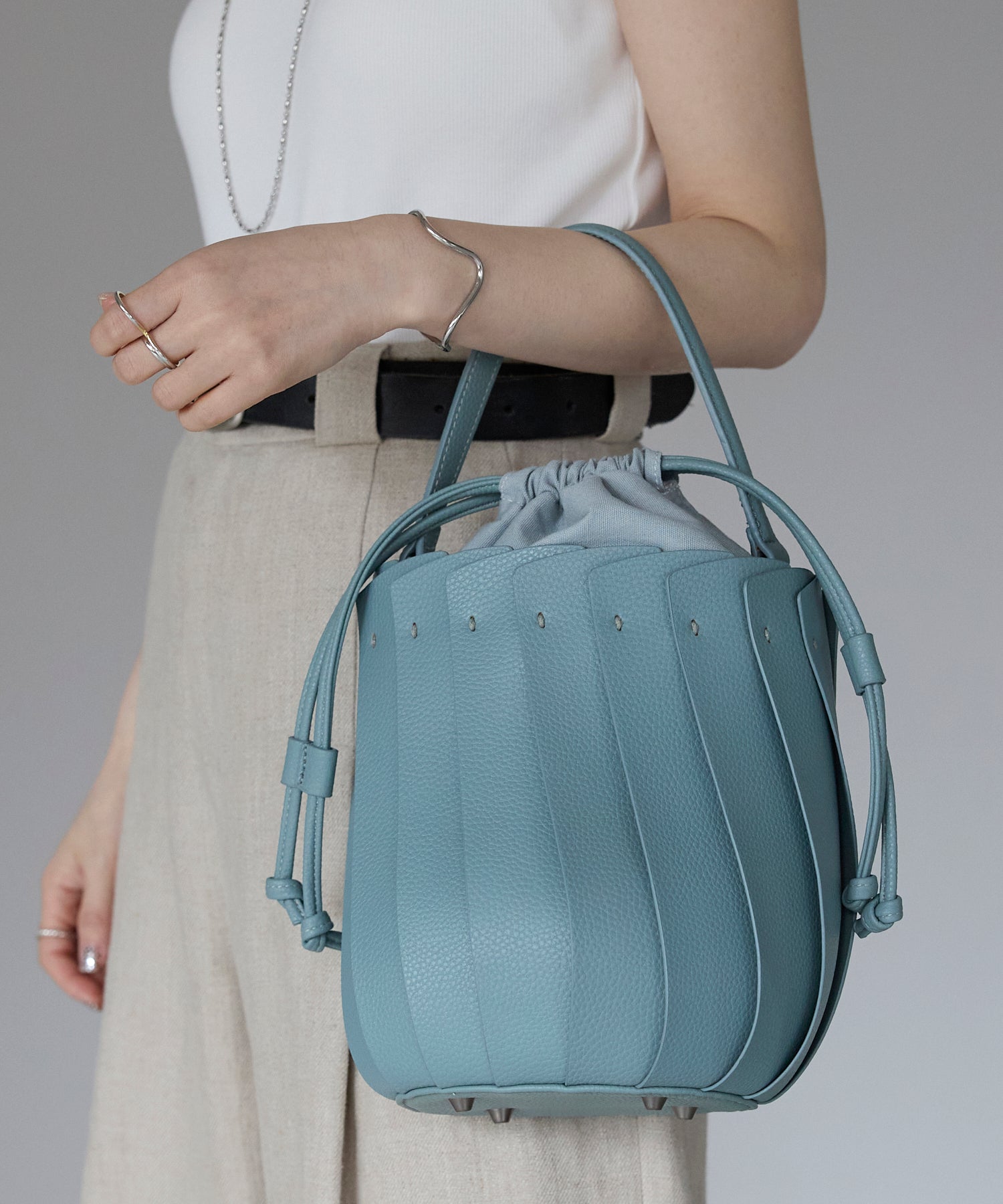 グッシオ GUSCIO バケツ型プリーツショルダーバッグ （BLUE） BLUE
