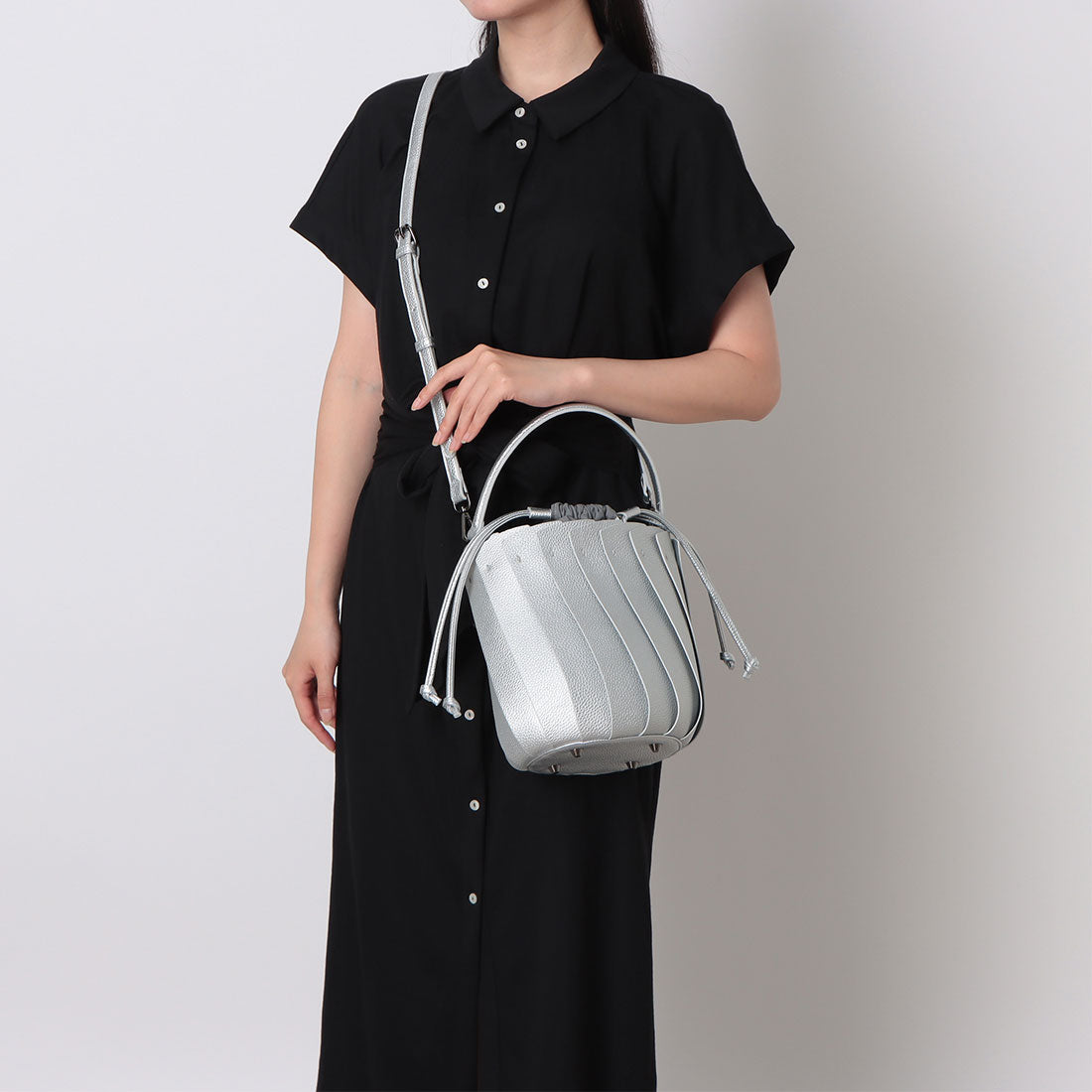 グッシオ GUSCIO バケツ型プリーツショルダーバッグ （BLUE） BLUE