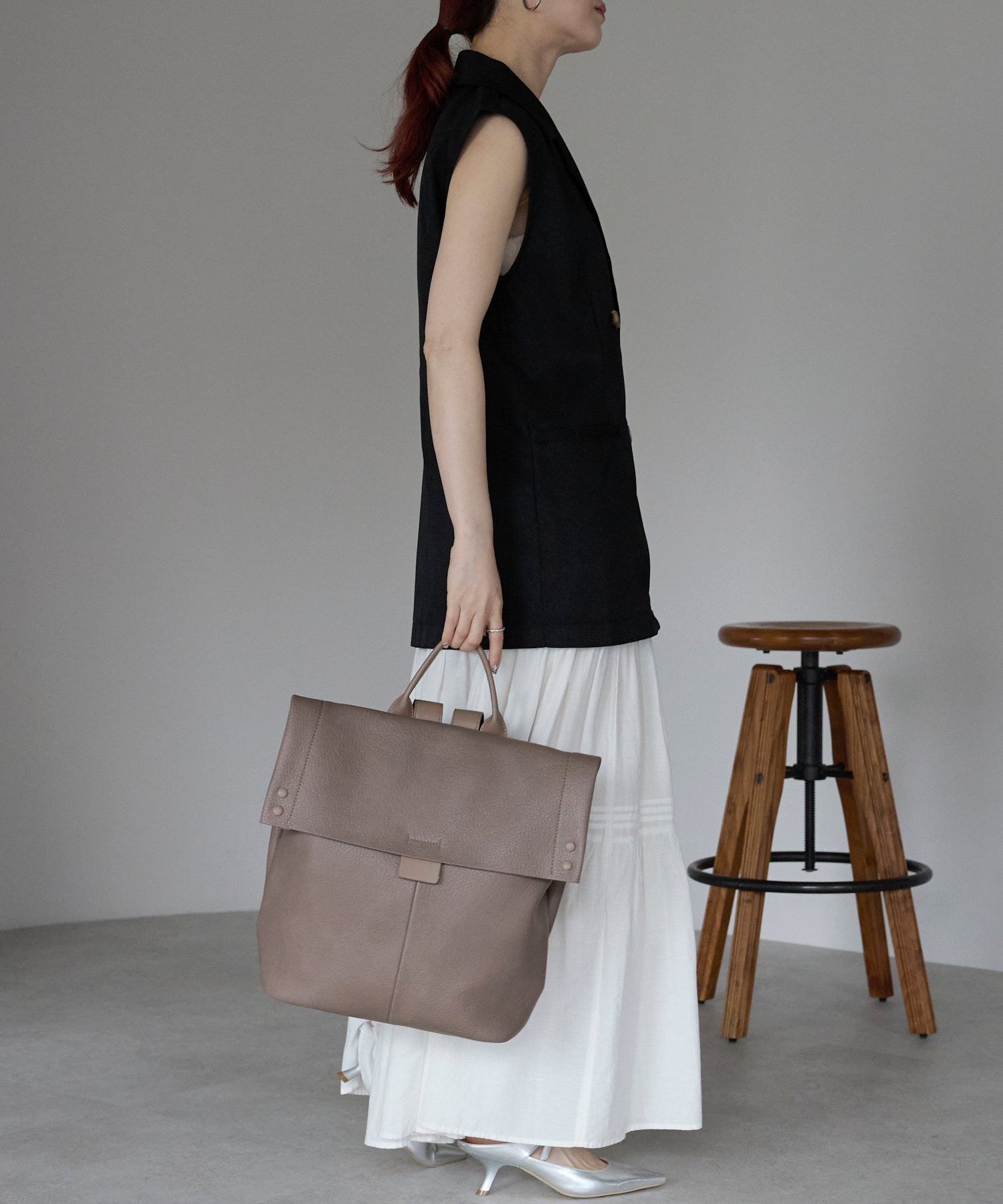 グッシオ GUSCIO PUレザーかぶせリュック 横型 （GREIGE） GREIGE