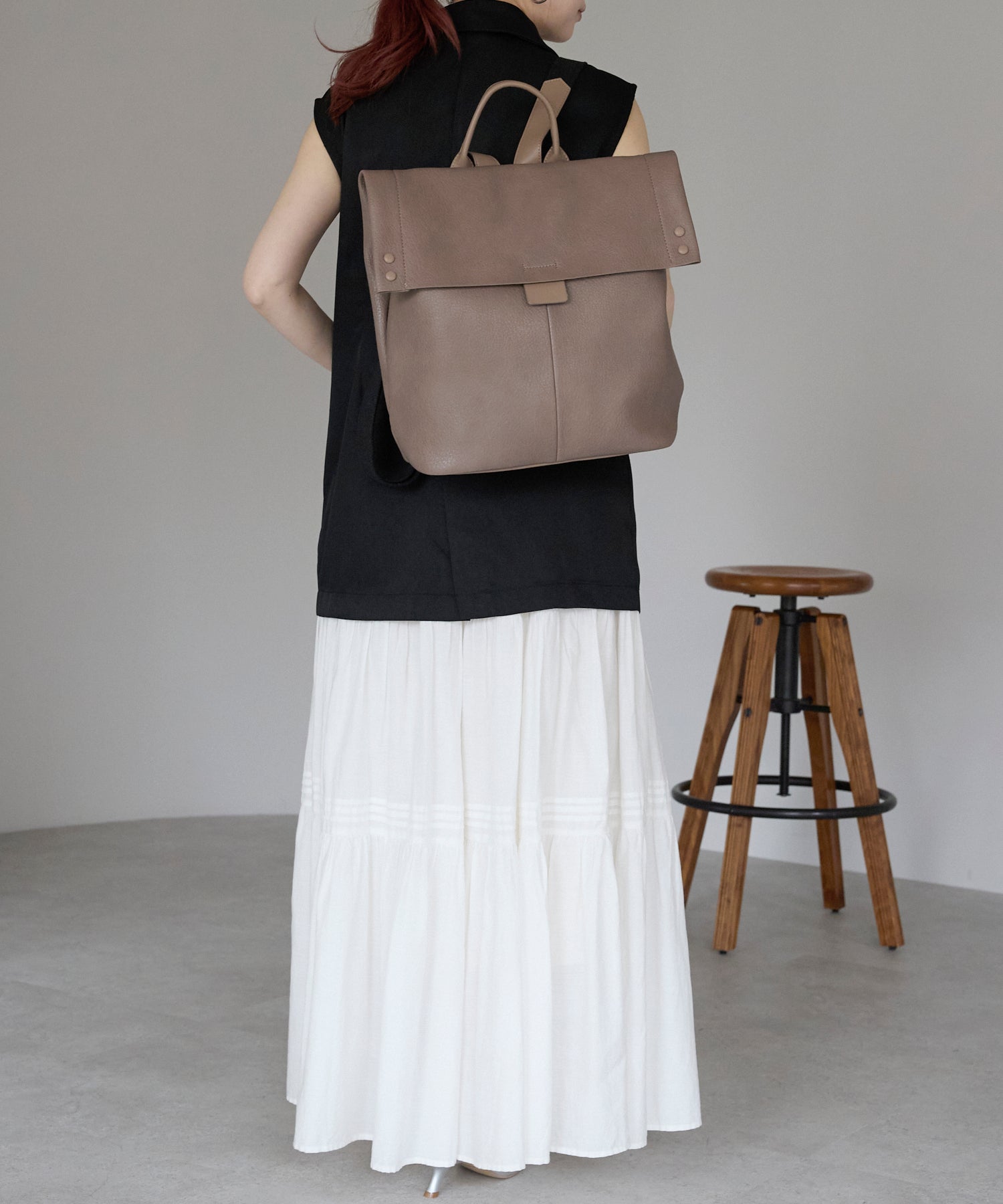 グッシオ GUSCIO PUレザーかぶせリュック 横型 （GREIGE） GREIGE