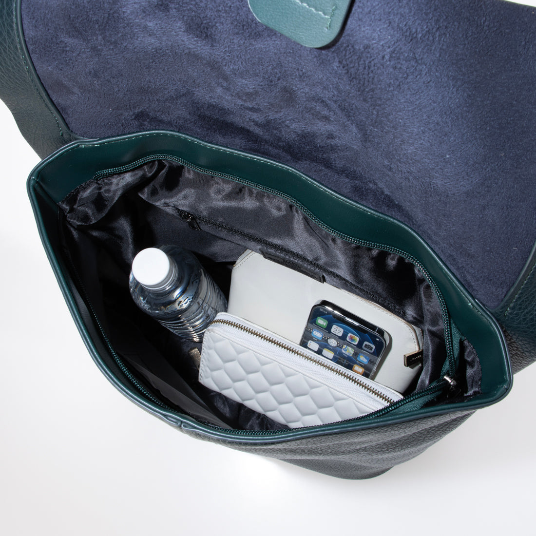 グッシオ GUSCIO PUレザーかぶせリュック 横型 （GREIGE） GREIGE