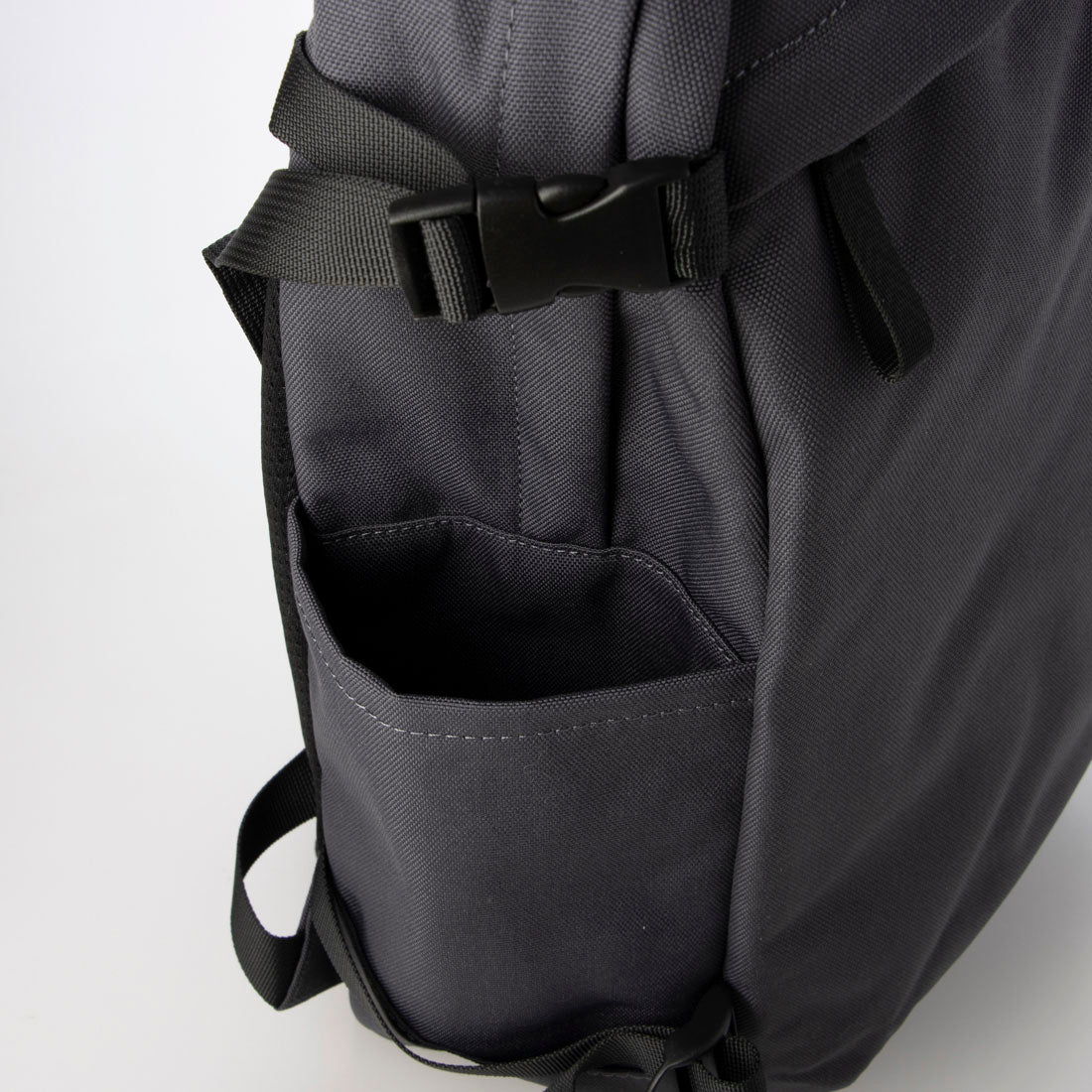 グッシオ GUSCIO ナイロンバックパック （BLACK） BLACK