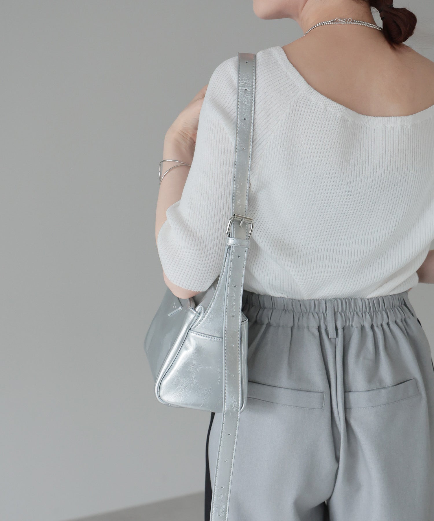 グッシオ GUSCIO ヴィンテージ ダメージ風PUレザーショルダーバッグ （SILVER） SILVER