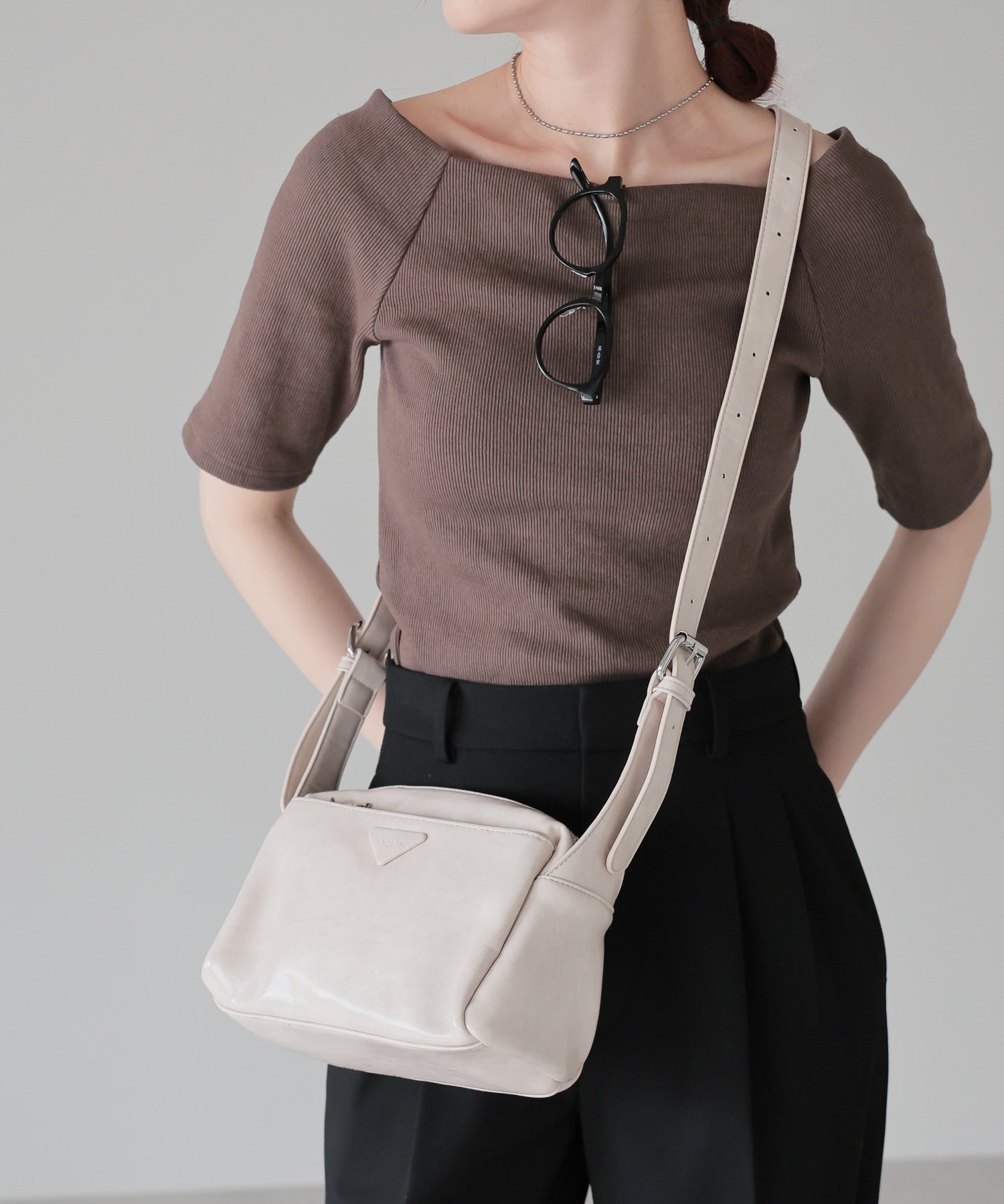 グッシオ GUSCIO ヴィンテージ ダメージ風PUレザーショルダーバッグ （IVORY） IVORY