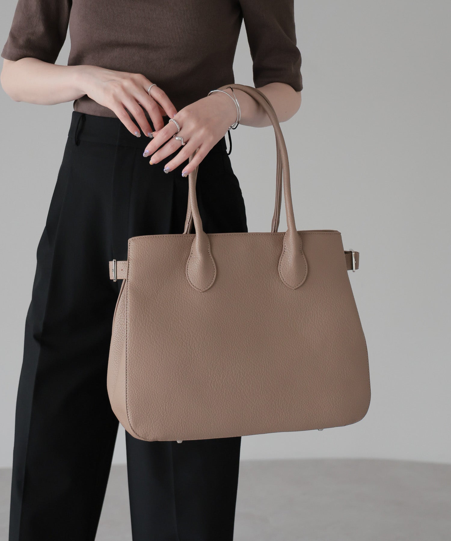 グッシオ GUSCIO サイドベルトトートバッグ （BEIGE） BEIGE