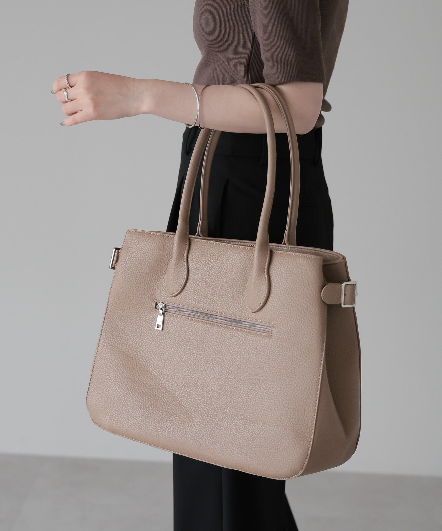 グッシオ GUSCIO サイドベルトトートバッグ （BEIGE） BEIGE