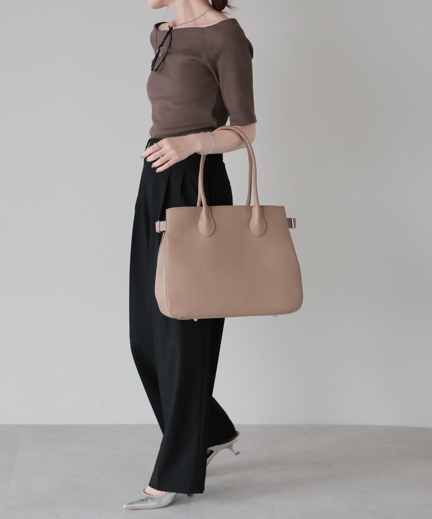グッシオ GUSCIO サイドベルトトートバッグ （BEIGE） BEIGE