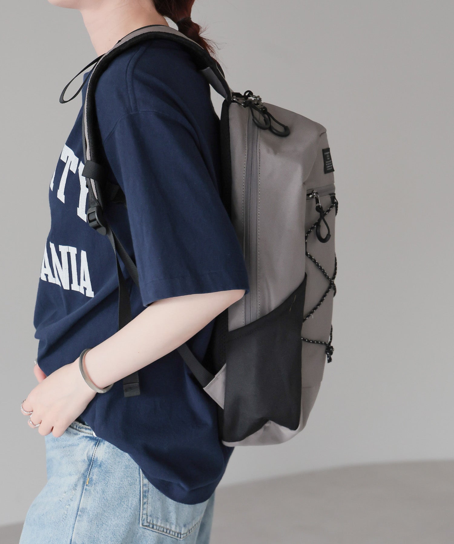 グッシオ GUSCIO 軽量スリムナイロンリュック （GRAY） GRAY