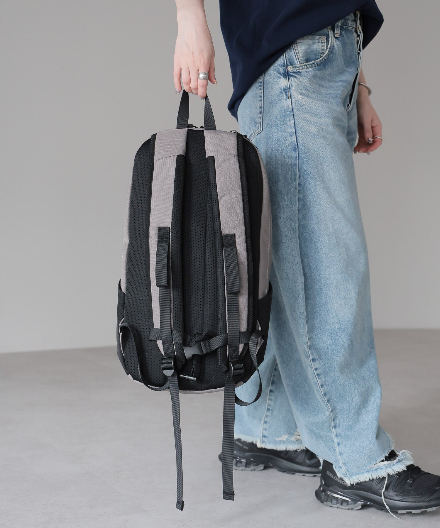 グッシオ GUSCIO 軽量スリムナイロンリュック （GRAY） GRAY