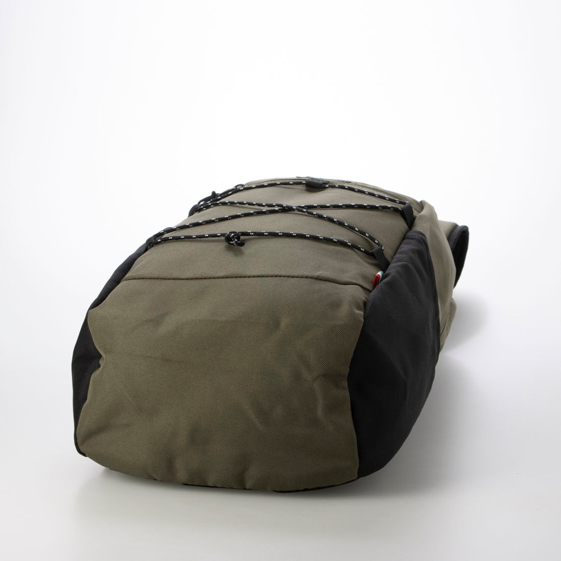 グッシオ GUSCIO 軽量スリムナイロンリュック （GRAY） GRAY