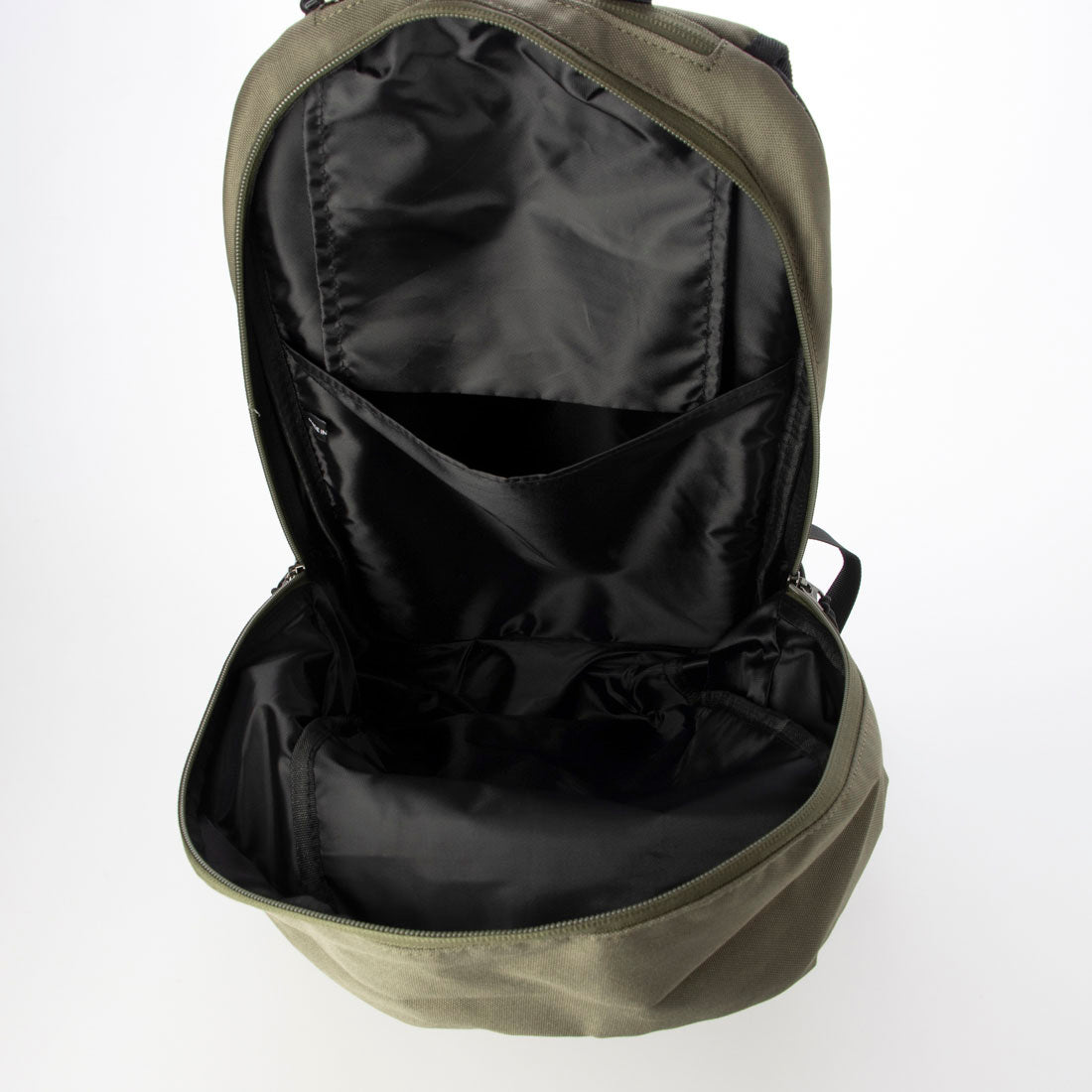 グッシオ GUSCIO 軽量スリムナイロンリュック （GRAY） GRAY