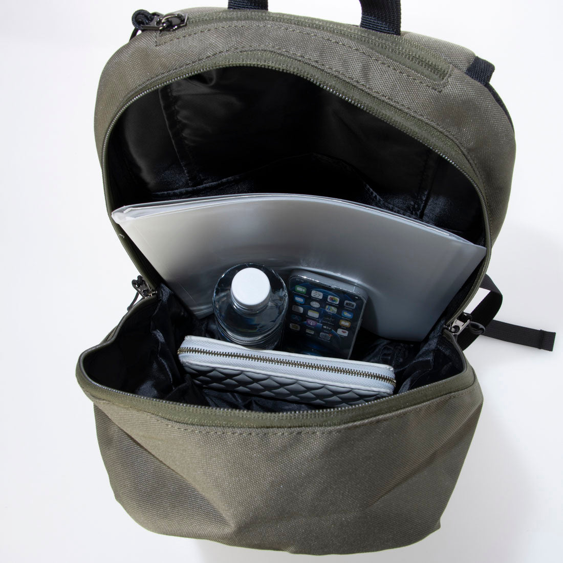 グッシオ GUSCIO 軽量スリムナイロンリュック （GRAY） GRAY
