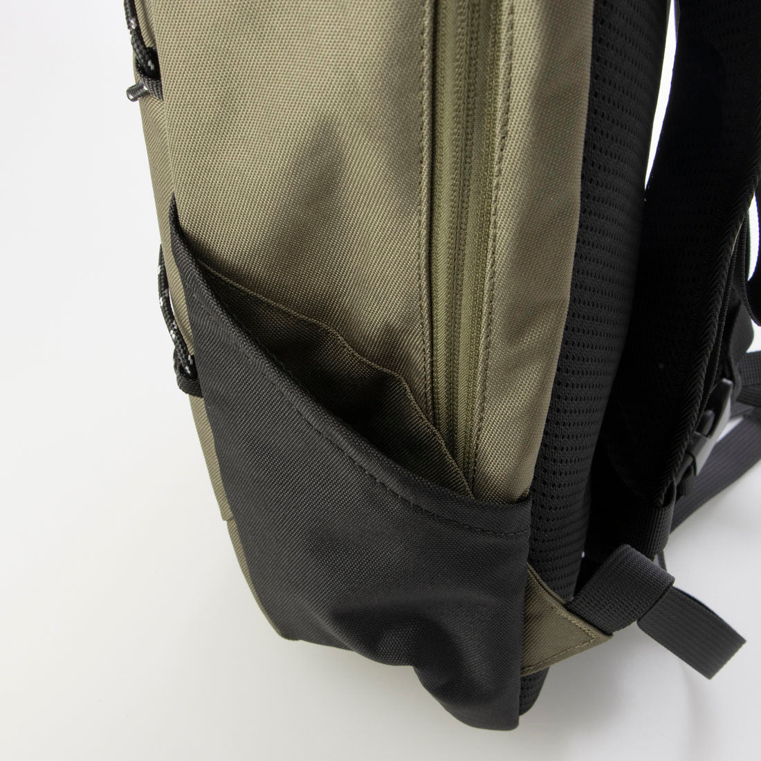 グッシオ GUSCIO 軽量スリムナイロンリュック （GRAY） GRAY