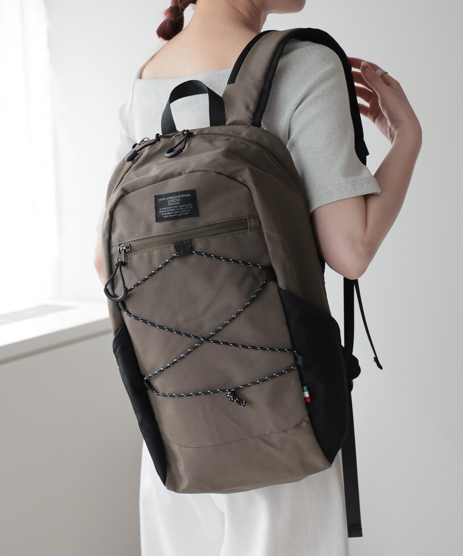 グッシオ GUSCIO 軽量スリムナイロンリュック （KHAKI） KHAKI