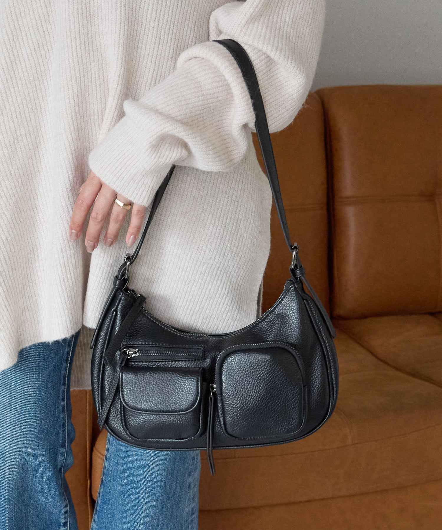 グッシオ GUSCIO アウトポケットショルダーバッグ （BLACk） BLACk