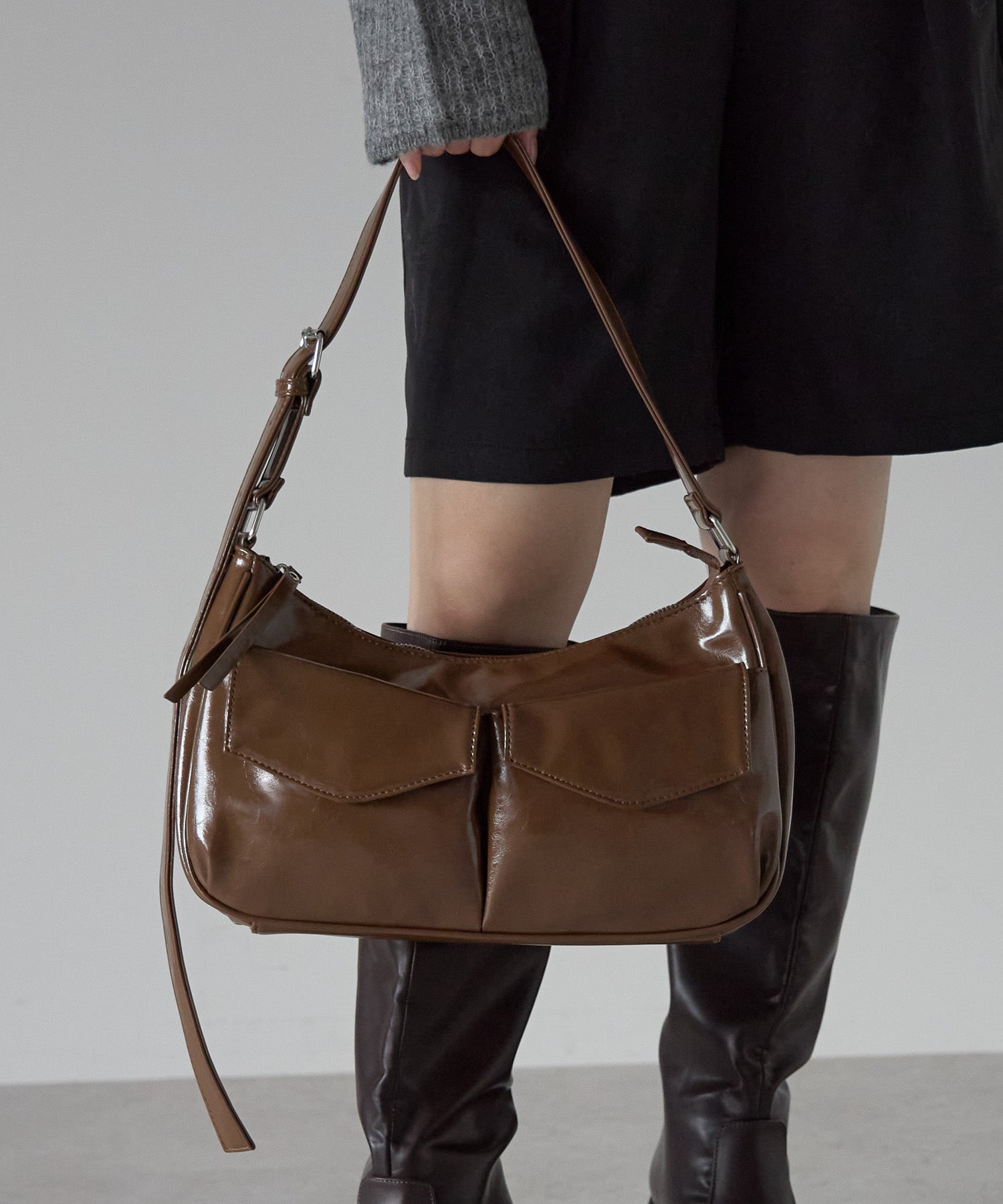 グッシオ GUSCIO アウトポケットショルダーバッグ （D.BROWN） D.BROWN