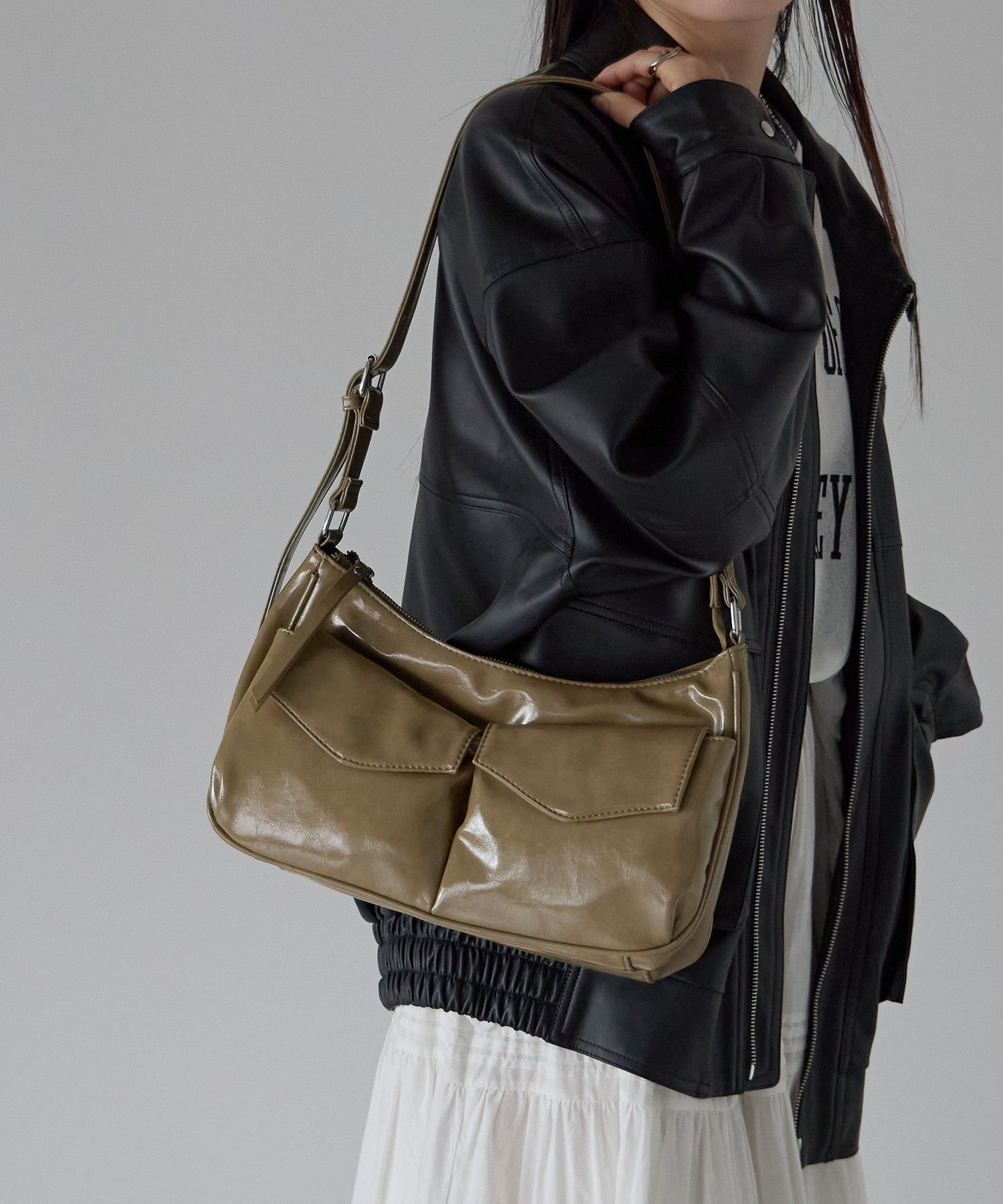 グッシオ GUSCIO アウトポケットショルダーバッグ （BEIGE） BEIGE