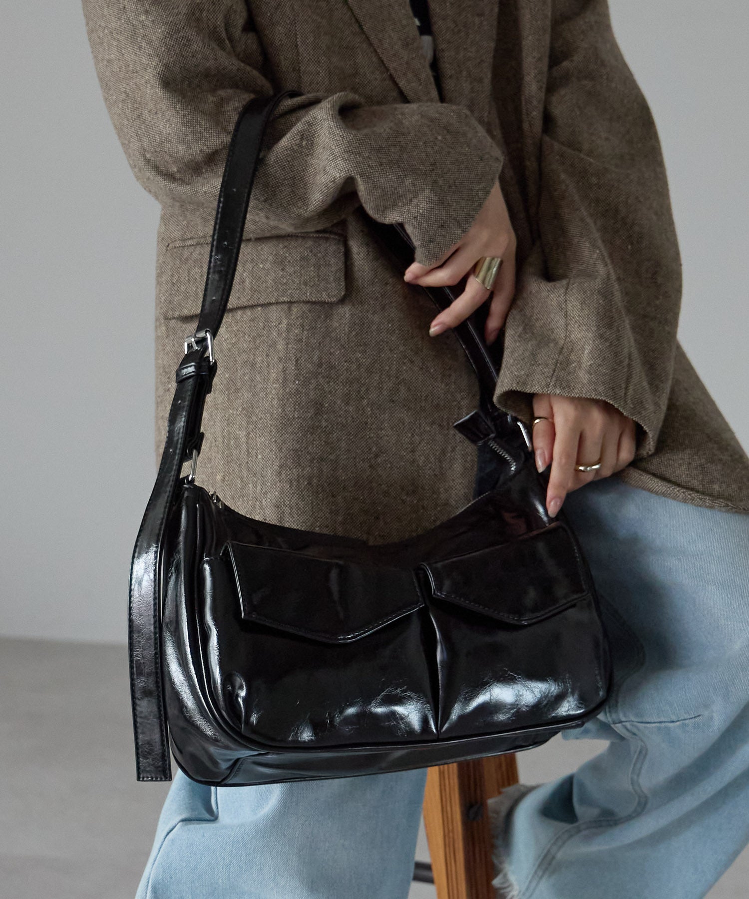 グッシオ GUSCIO アウトポケットショルダーバッグ （BLACK） BLACK