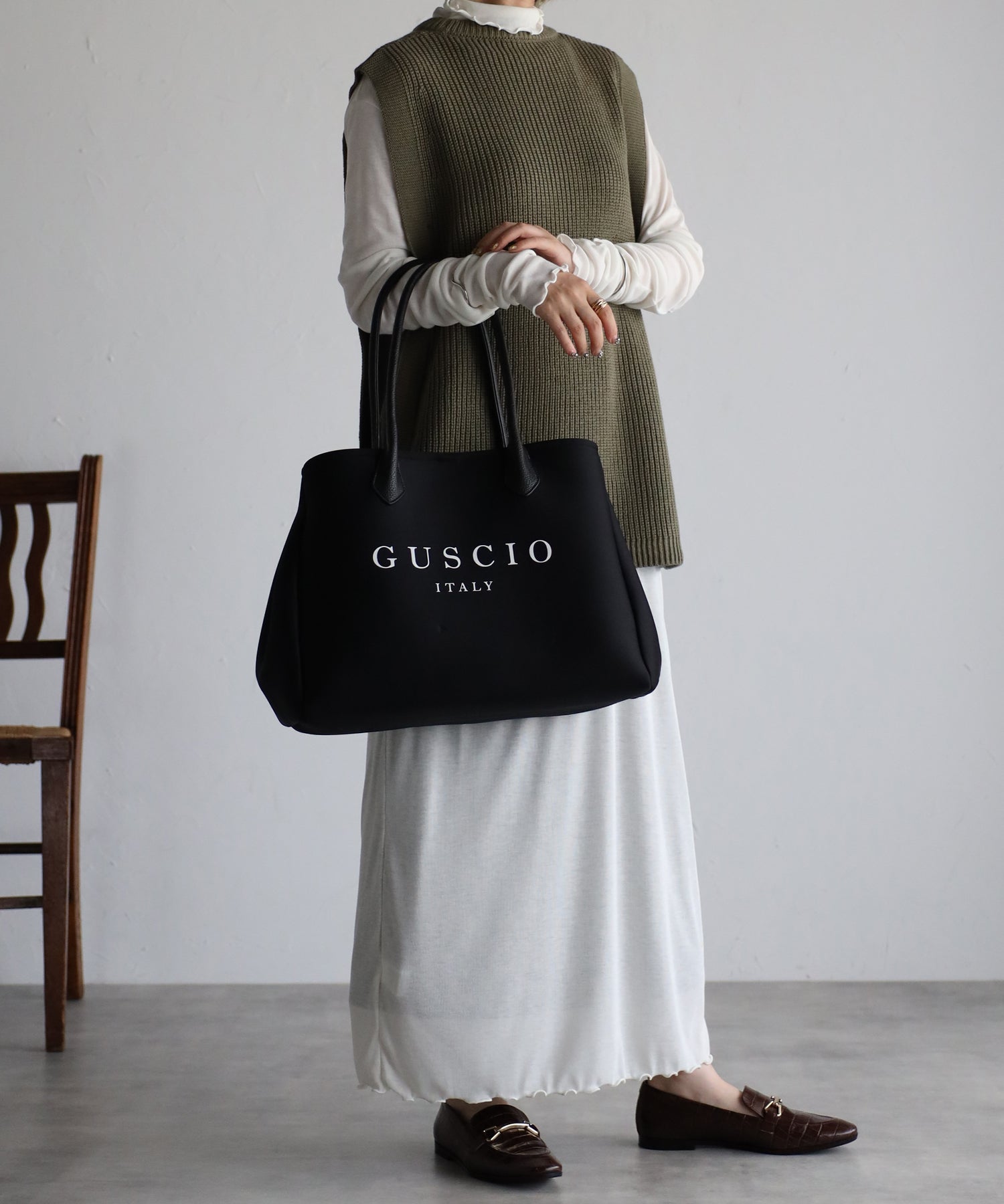 グッシオ GUSCIO ネオプレーン素材 トートバッグ 通勤/ジム/ママバッグ （BLACK） BLACK