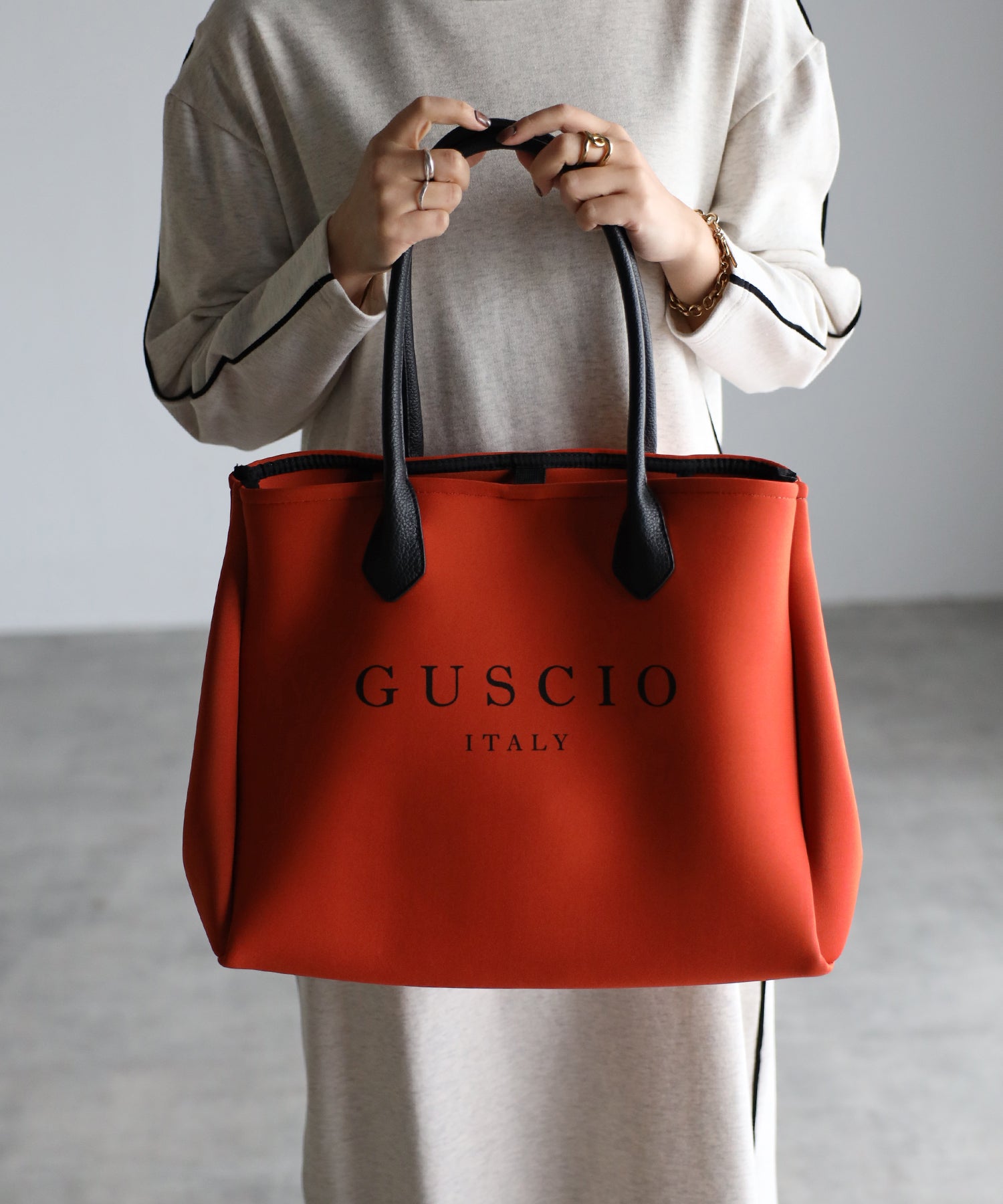 グッシオ GUSCIO ネオプレーン素材 トートバッグ 通勤/ジム/ママバッグ （ORANGE） ORANGE