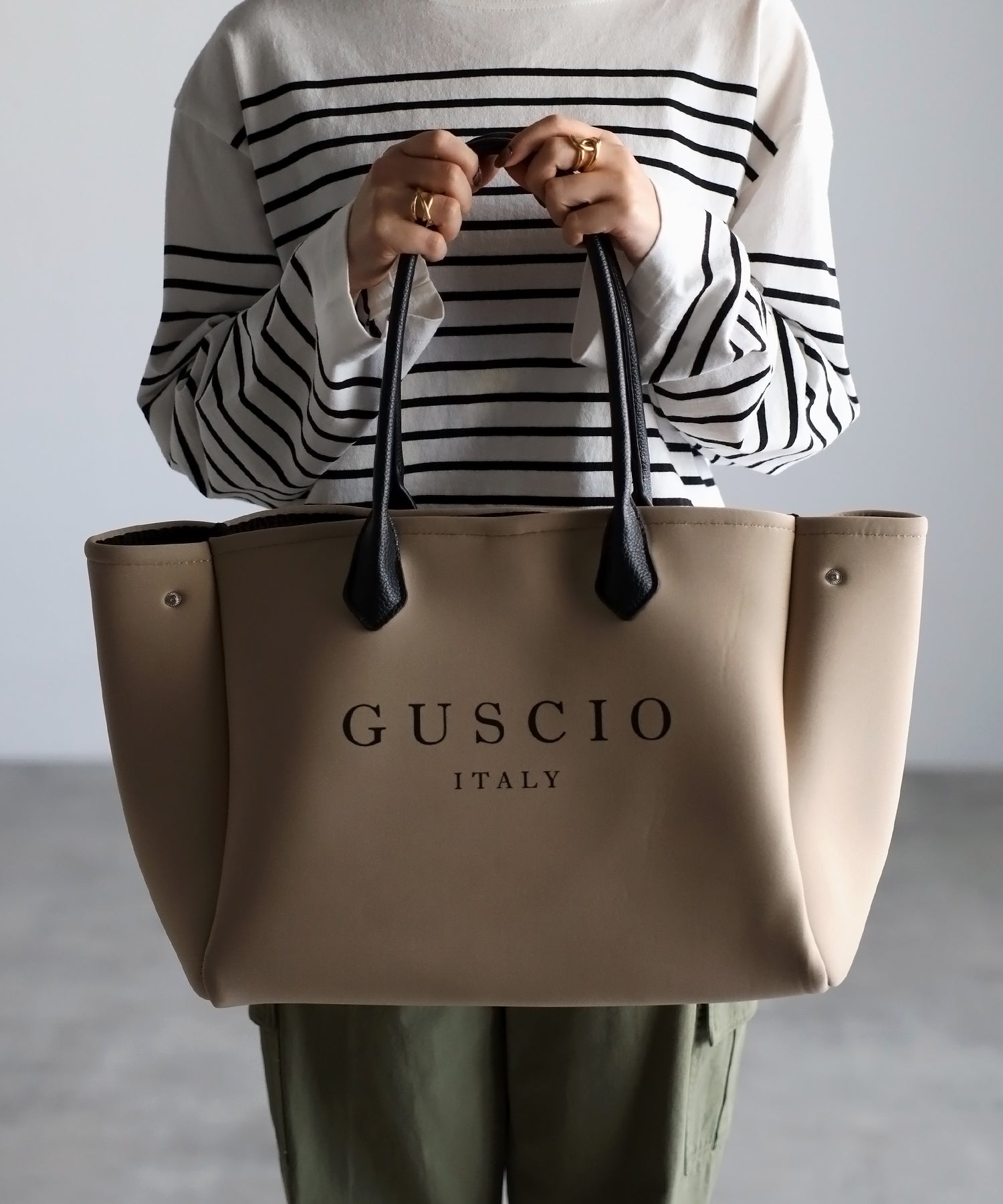 グッシオ GUSCIO ネオプレーン素材 トートバッグ 通勤/ジム/ママバッグ （BEIGE） BEIGE