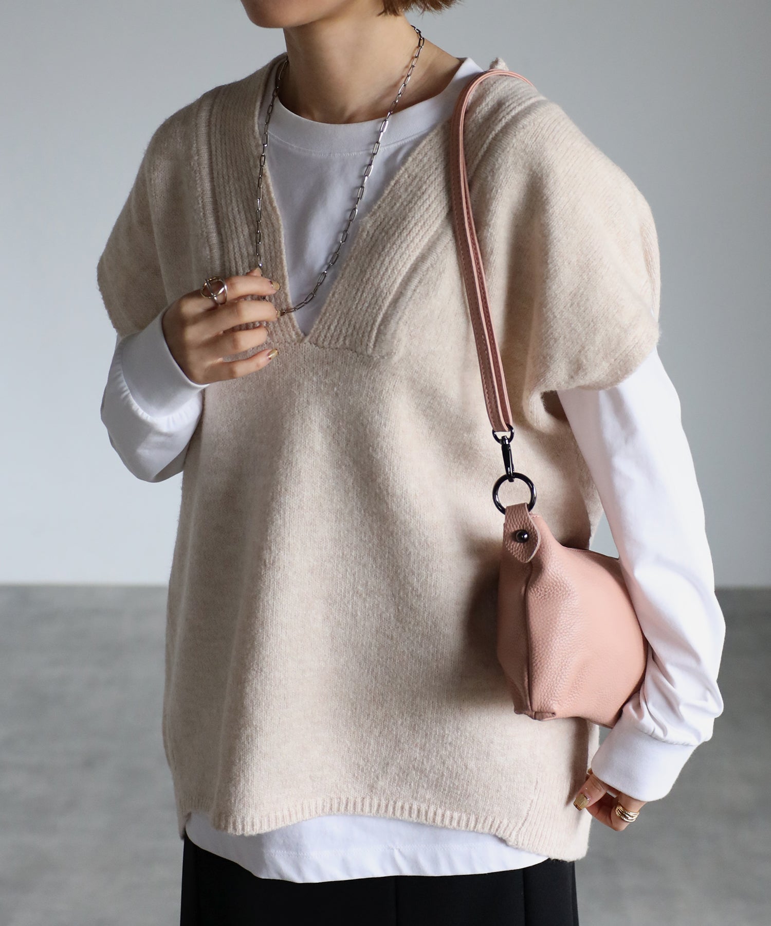 グッシオ GUSCIO 本革 ミニショルダーバッグ タッセル付き クロスボディ シュリンク （PINK） PINK