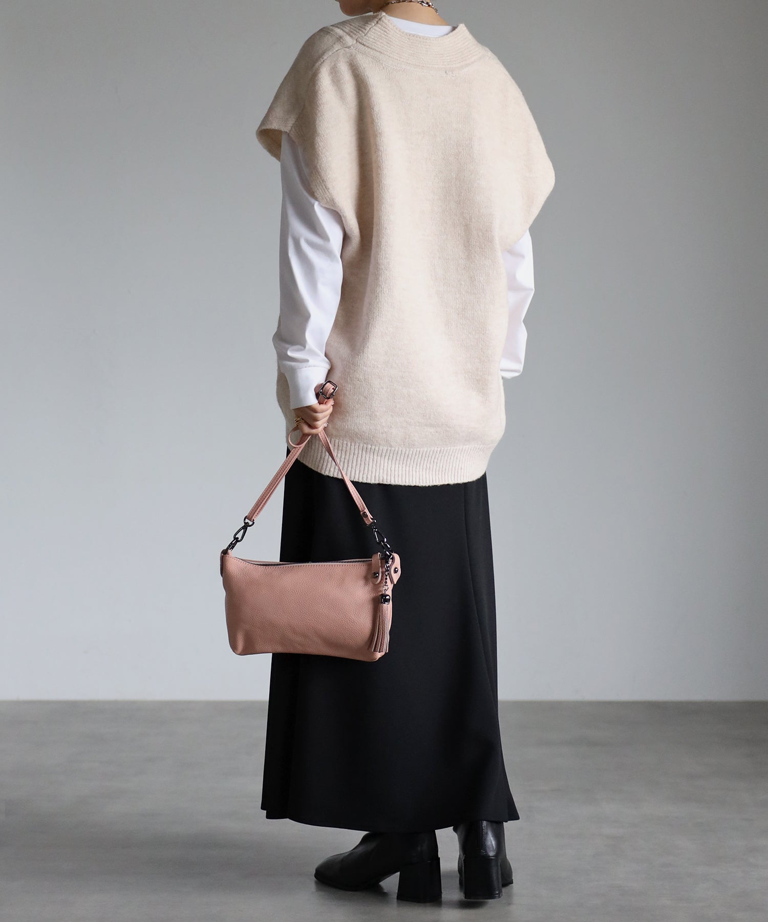 グッシオ GUSCIO 本革 ミニショルダーバッグ タッセル付き クロスボディ シュリンク （PINK） PINK