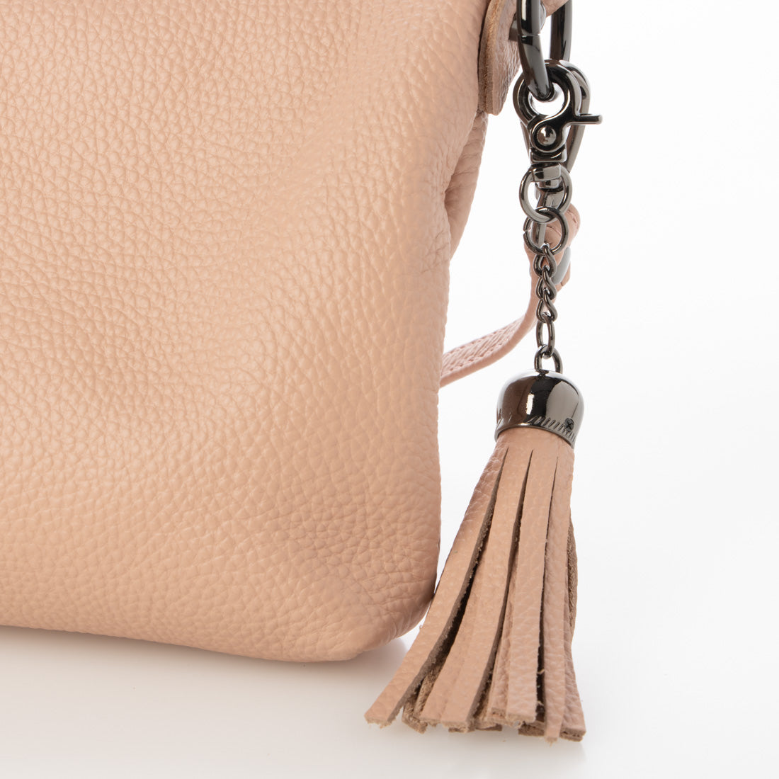 グッシオ GUSCIO 本革 ミニショルダーバッグ タッセル付き クロスボディ シュリンク （PINK） PINK