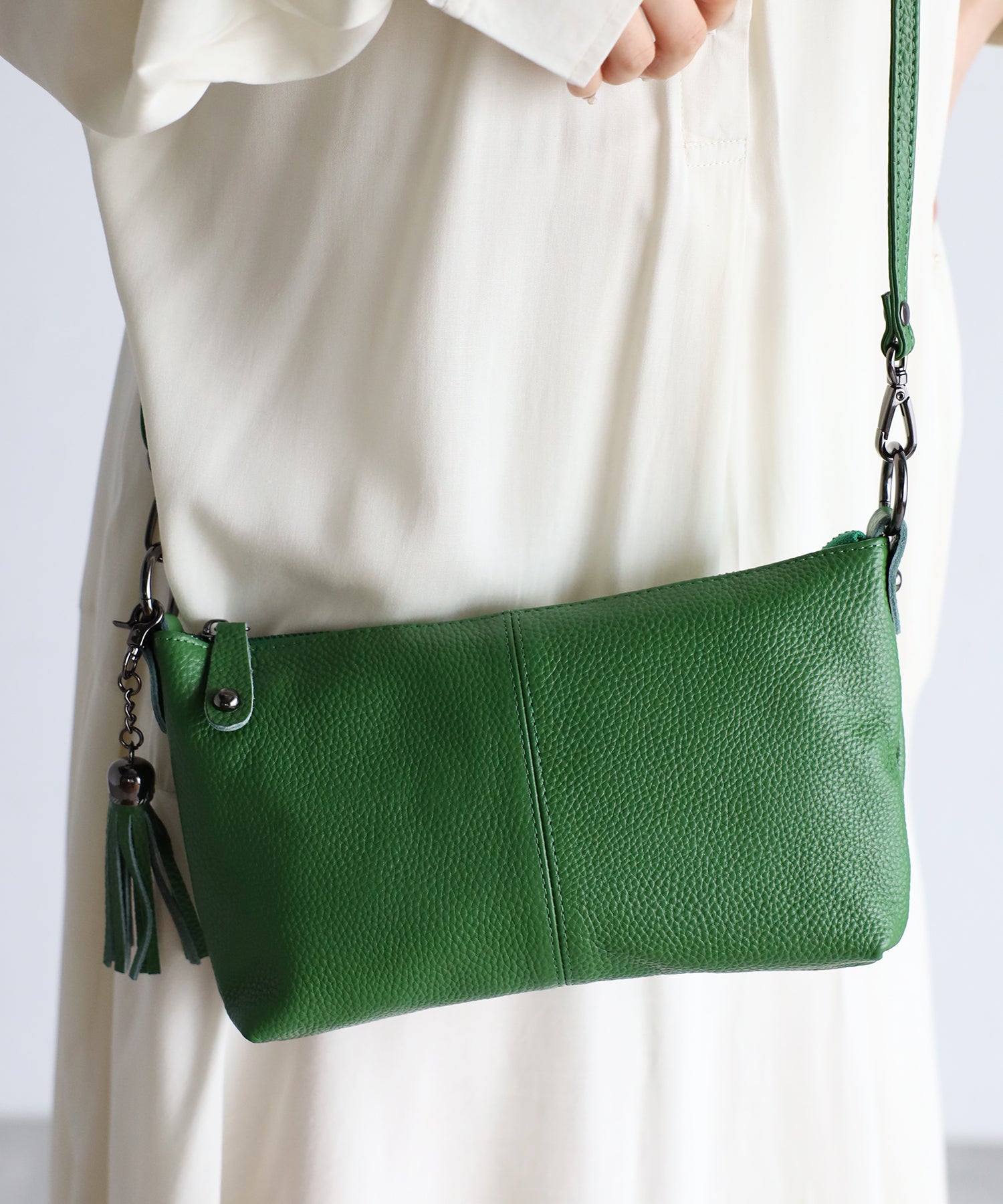 グッシオ GUSCIO 本革 ミニショルダーバッグ タッセル付き クロスボディ シュリンク （GREEN） GREEN