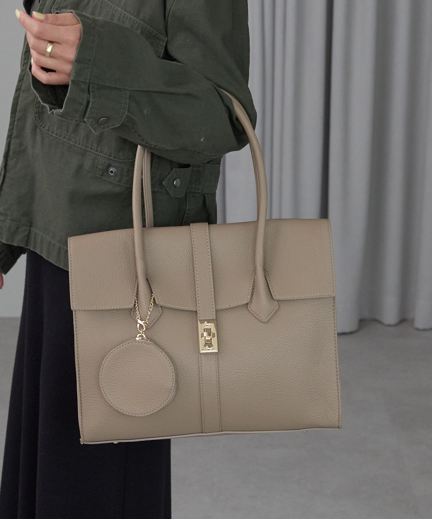 グッシオ GUSCIO エレガンストートバッグ  オンオフ兼用 ビジネストート PC/A4対応 （BEIGE） BEIGE