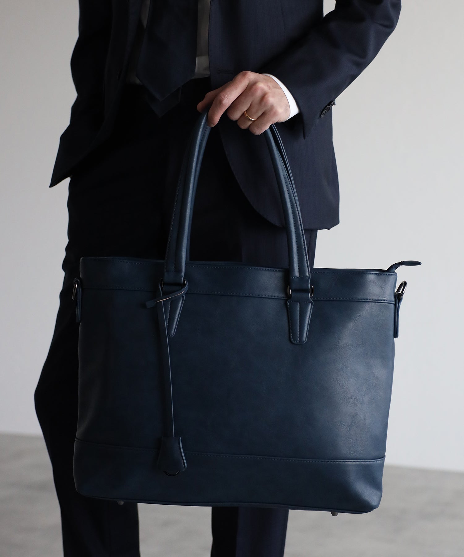 グッシオ ウォーモ GUSCIO UOMO レザータッチ ビジネストートバッグ 自立タイプ 大きめサイズ （INK BLUE） INK BLUE