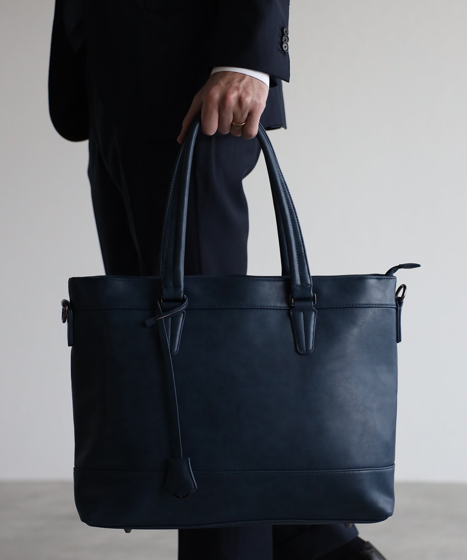 グッシオ ウォーモ GUSCIO UOMO レザータッチ ビジネストートバッグ 自立タイプ 大きめサイズ （INK BLUE） INK BLUE