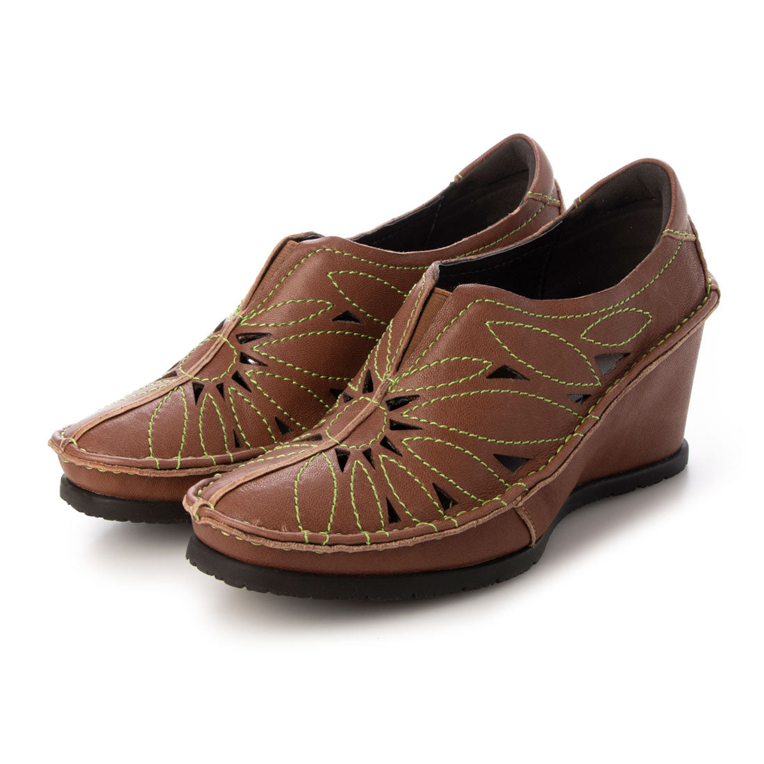 ヒナ デイ グリーン Hina Day Green 本革フラワーステッチウェッジソールパンプス （キャメル） キャメル