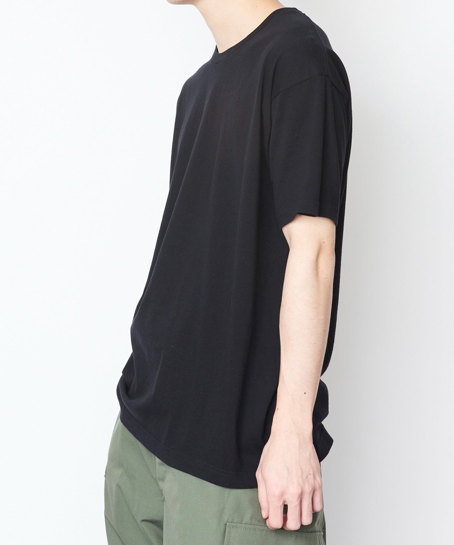 ヘインズ Hanes 日本人規格に落とし込んだ着心地抜群のパックTシャツ！黒と白の2色セット！【Hanes】5.3oz 2P Japan Fit クルーネックTシャツ H5320 （マルチ） マルチ