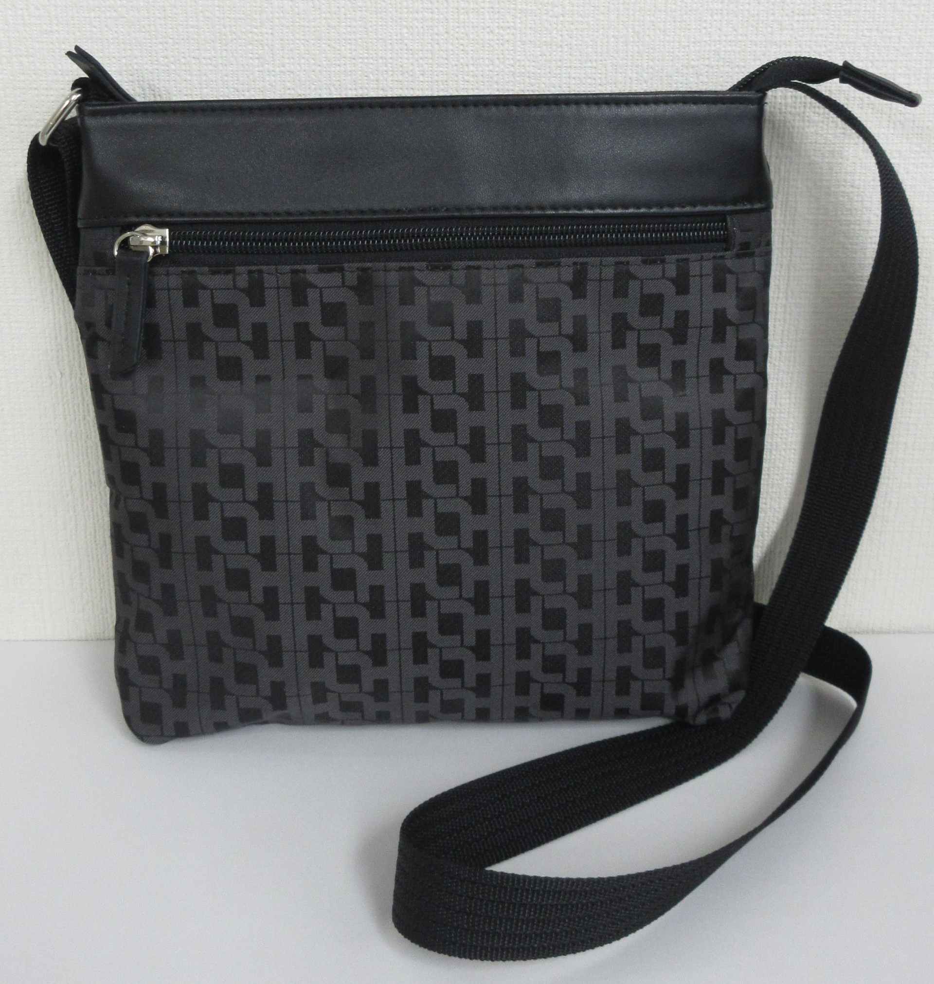 アッシュ・エル H・L モノグラムジャカードショルダーバッグ （ブラック） ブラック