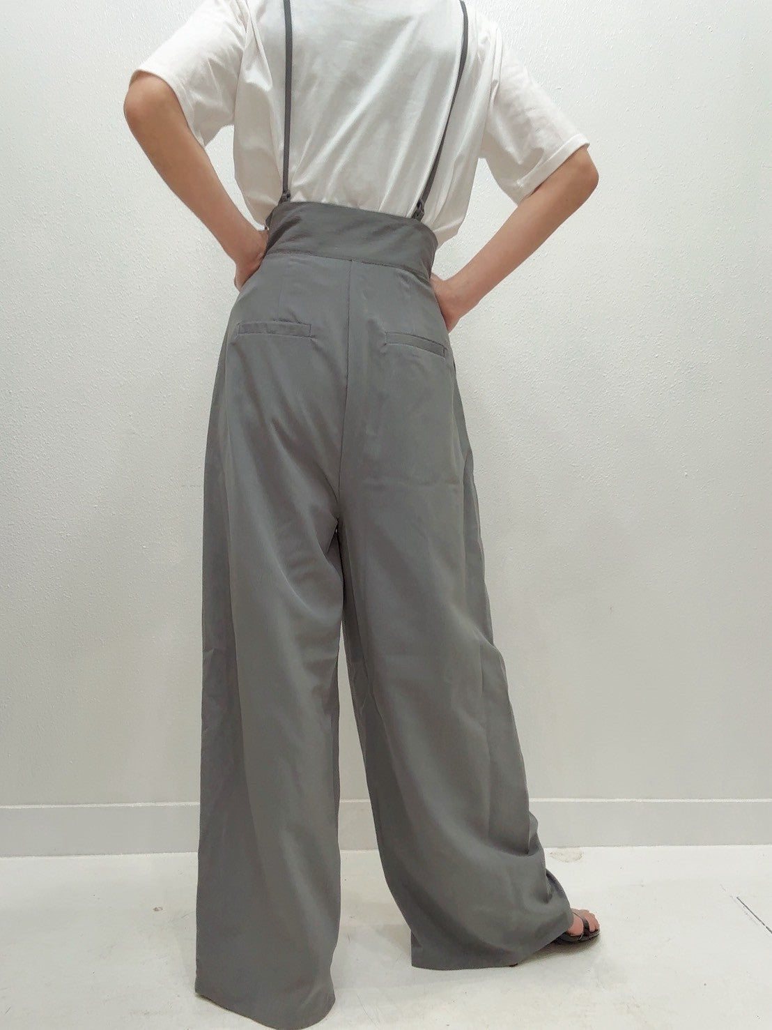 ヒューマンセカンドオケージョン Human 2nd Occasion サス付きタックワイドパンツ （ブラック） ブラック