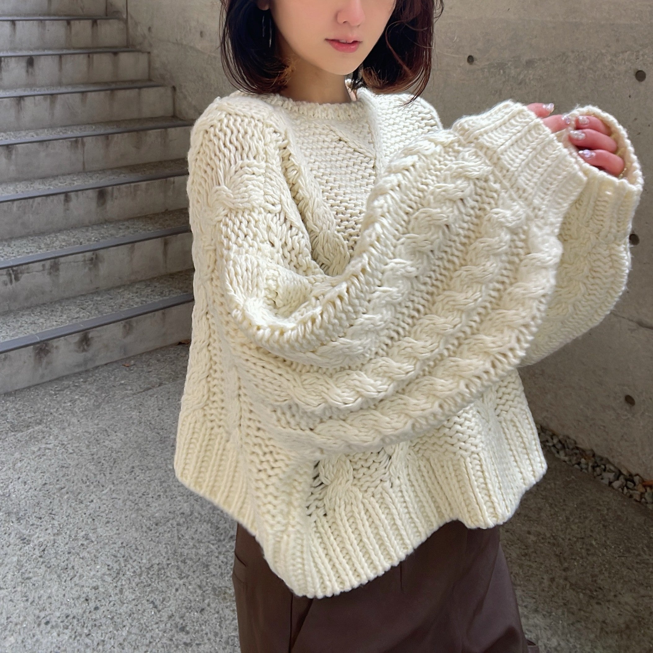 ヒューマンセカンドオケージョン Human 2nd Occasion ロービングケーブルショート丈ニットプルオーバー （チャコールグレー） チャコールグレー