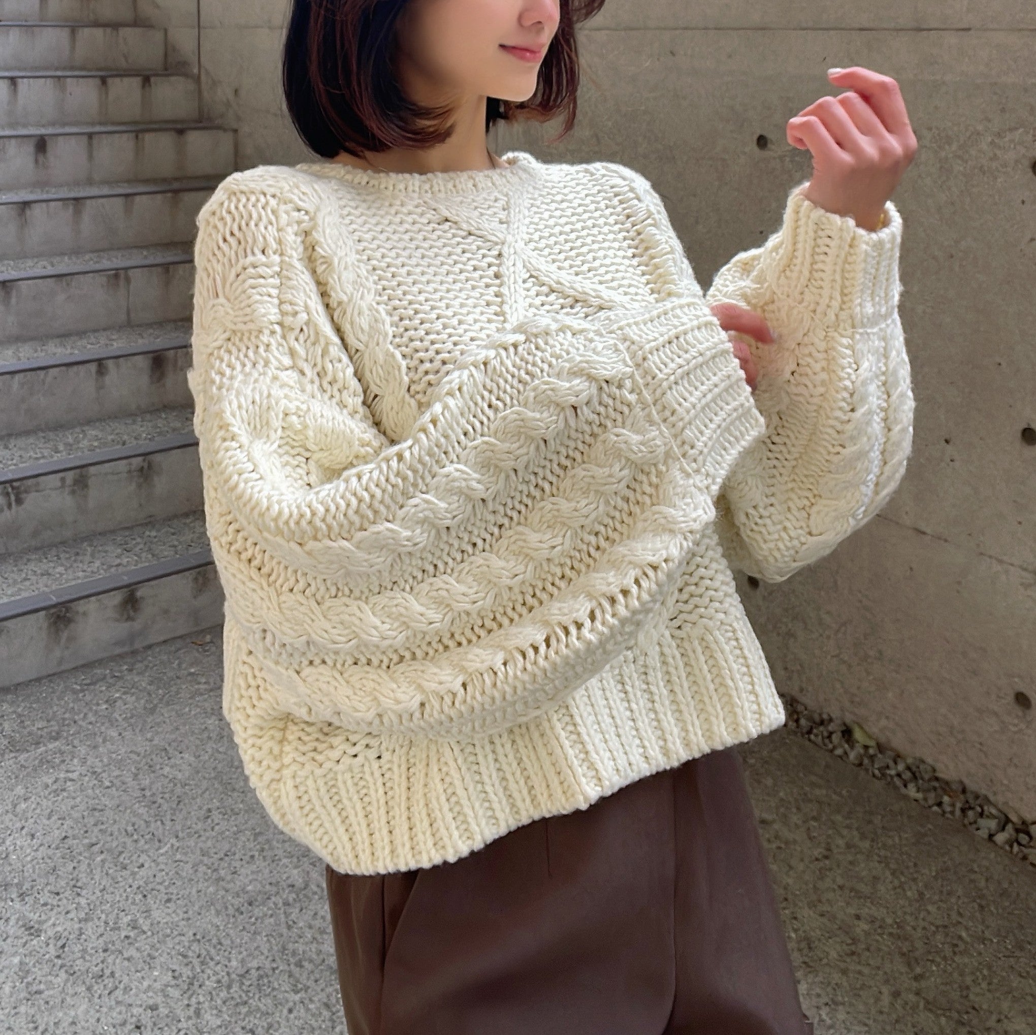 ヒューマンセカンドオケージョン Human 2nd Occasion ロービングケーブルショート丈ニットプルオーバー （チャコールグレー） チャコールグレー