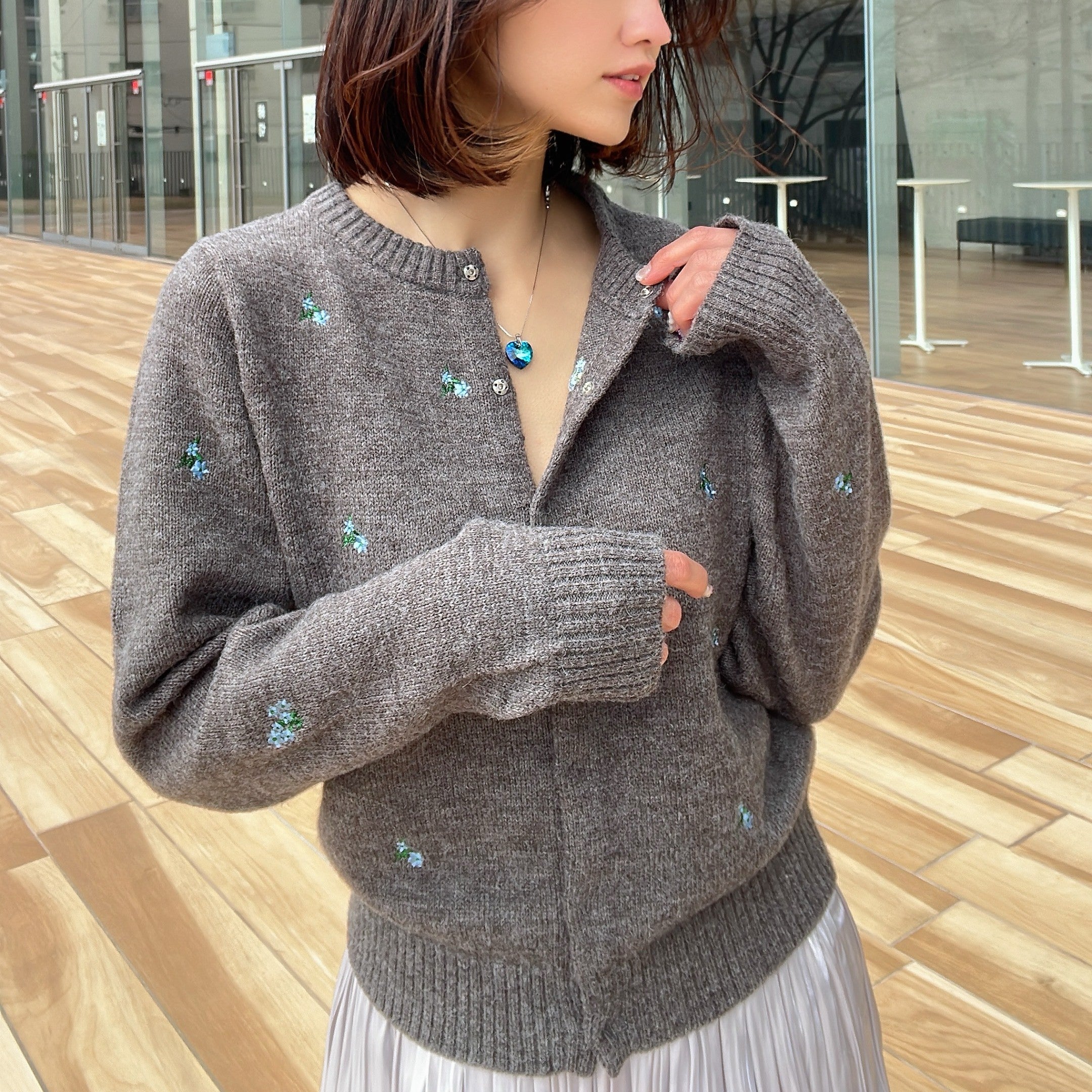 ヒューマンセカンドオケージョン Human 2nd Occasion フラワー刺繍ニットカーディガン （チャコールグレー） チャコールグレー