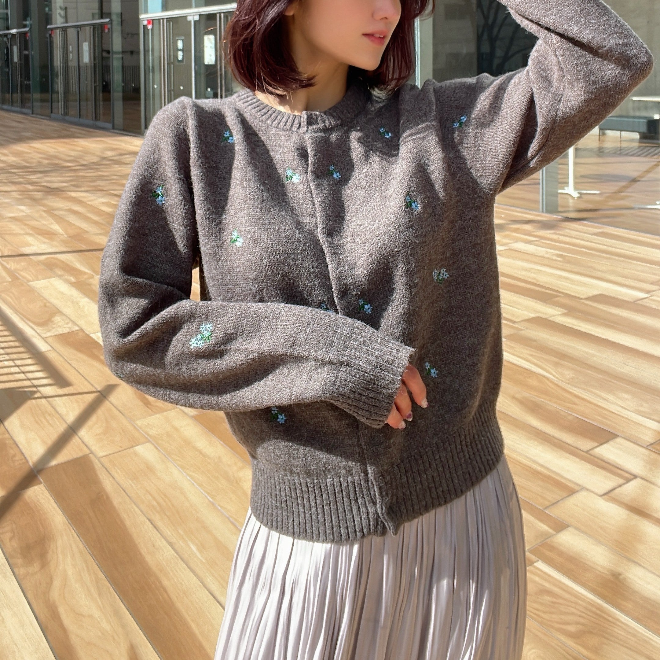 ヒューマンセカンドオケージョン Human 2nd Occasion フラワー刺繍ニットカーディガン （チャコールグレー） チャコールグレー