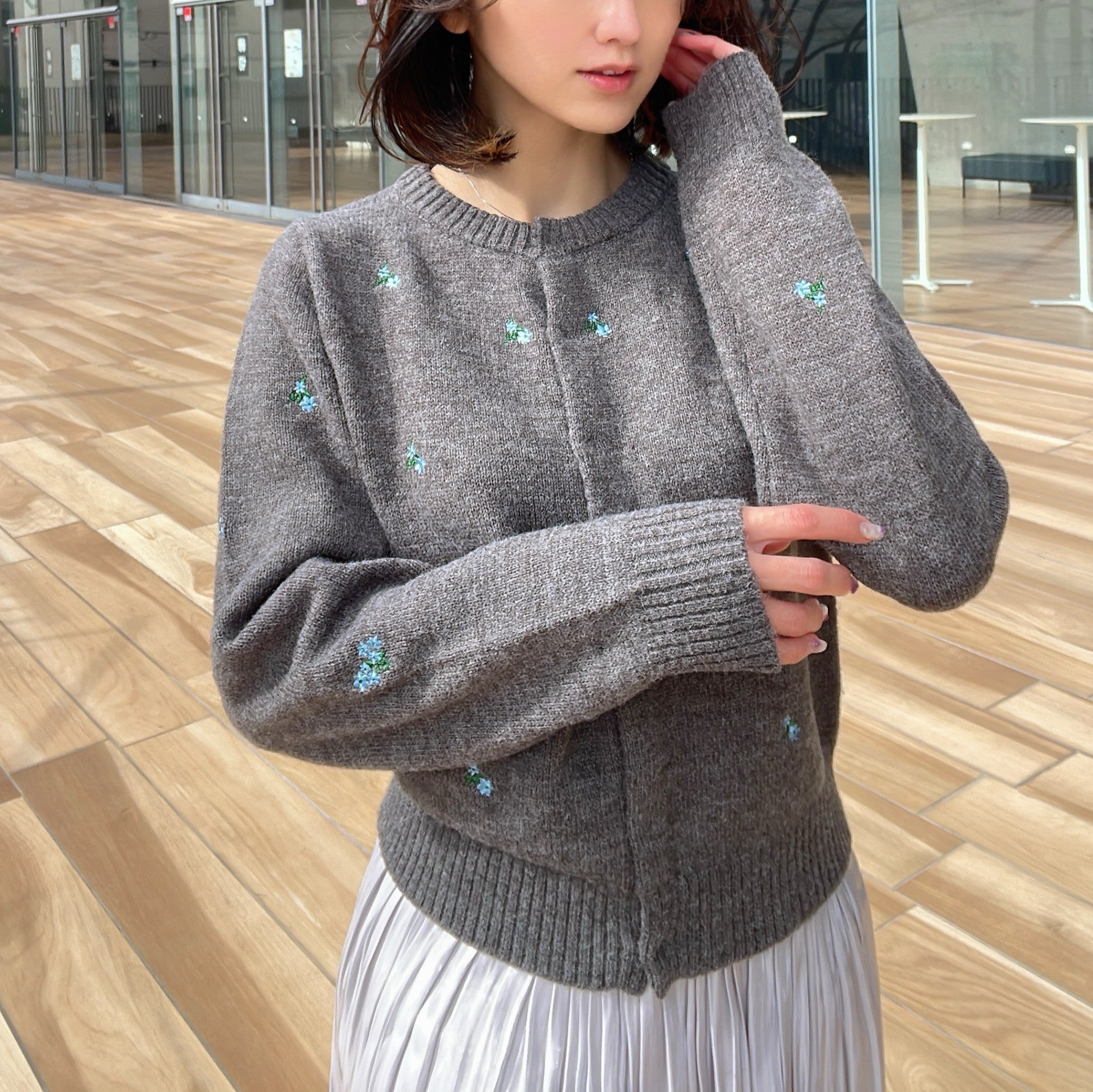 ヒューマンセカンドオケージョン Human 2nd Occasion フラワー刺繍ニットカーディガン （チャコールグレー） チャコールグレー
