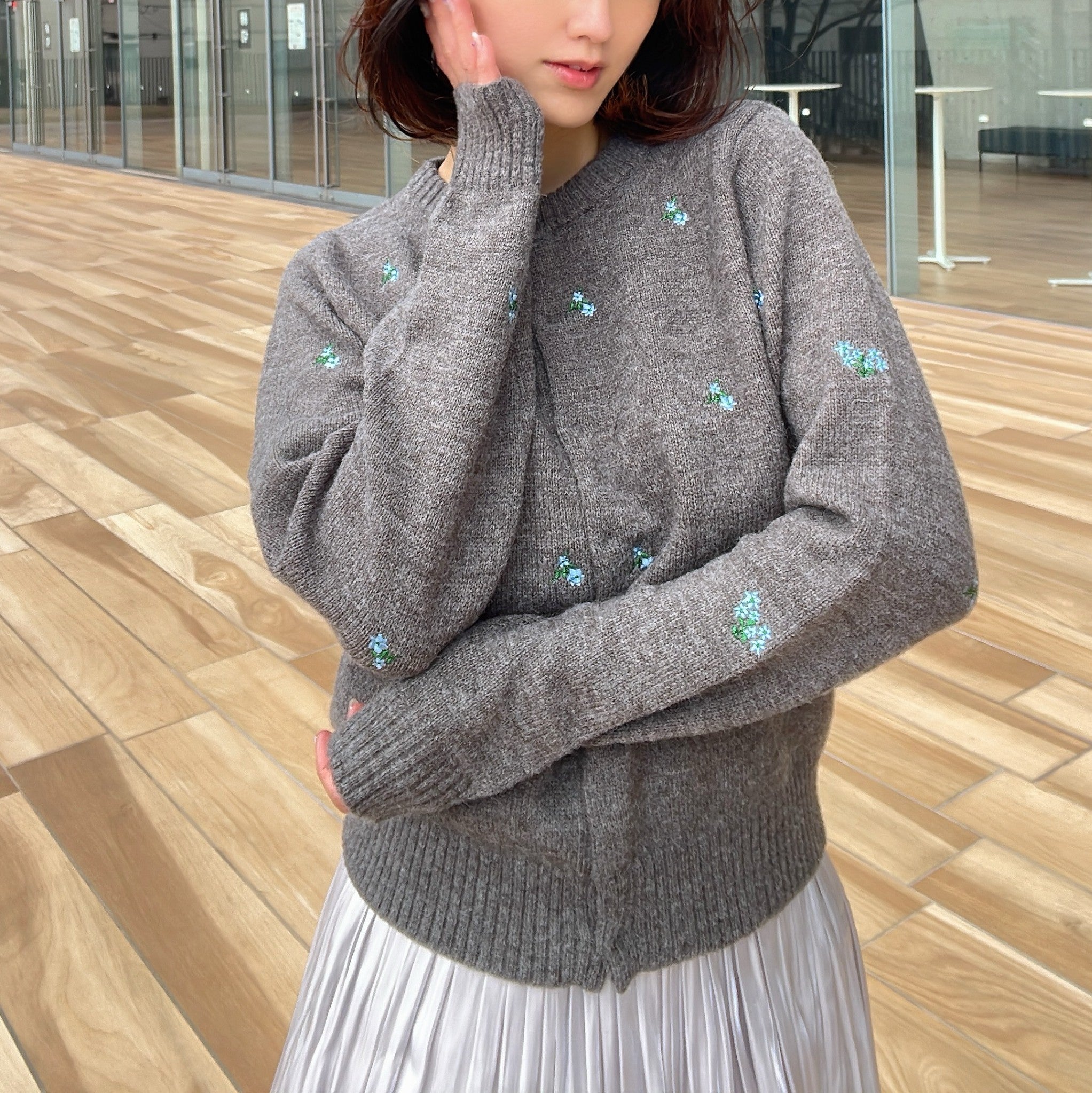ヒューマンセカンドオケージョン Human 2nd Occasion フラワー刺繍ニットカーディガン （チャコールグレー） チャコールグレー