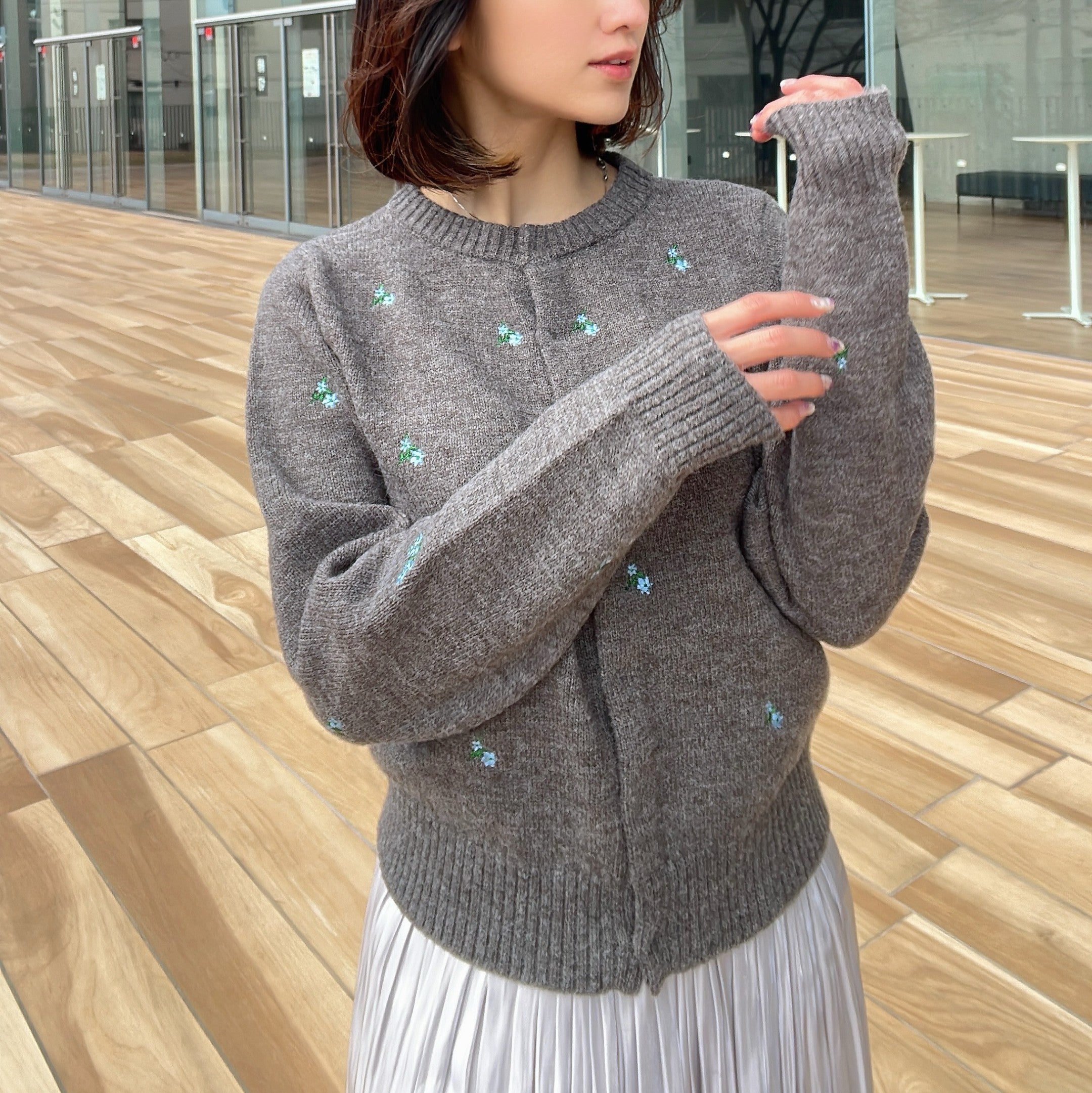 ヒューマンセカンドオケージョン Human 2nd Occasion フラワー刺繍ニットカーディガン （チャコールグレー） チャコールグレー
