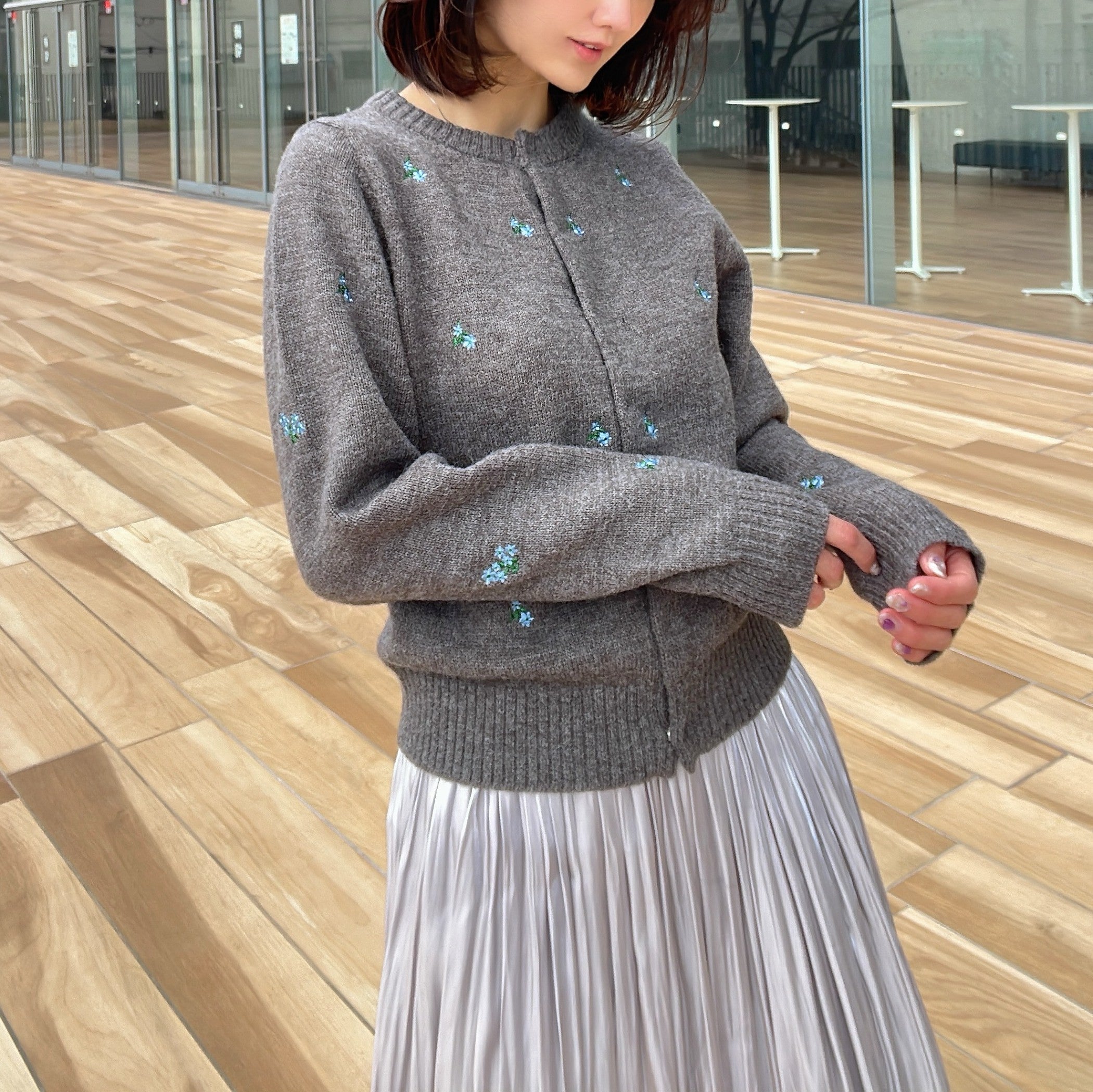 ヒューマンセカンドオケージョン Human 2nd Occasion フラワー刺繍ニットカーディガン （チャコールグレー） チャコールグレー