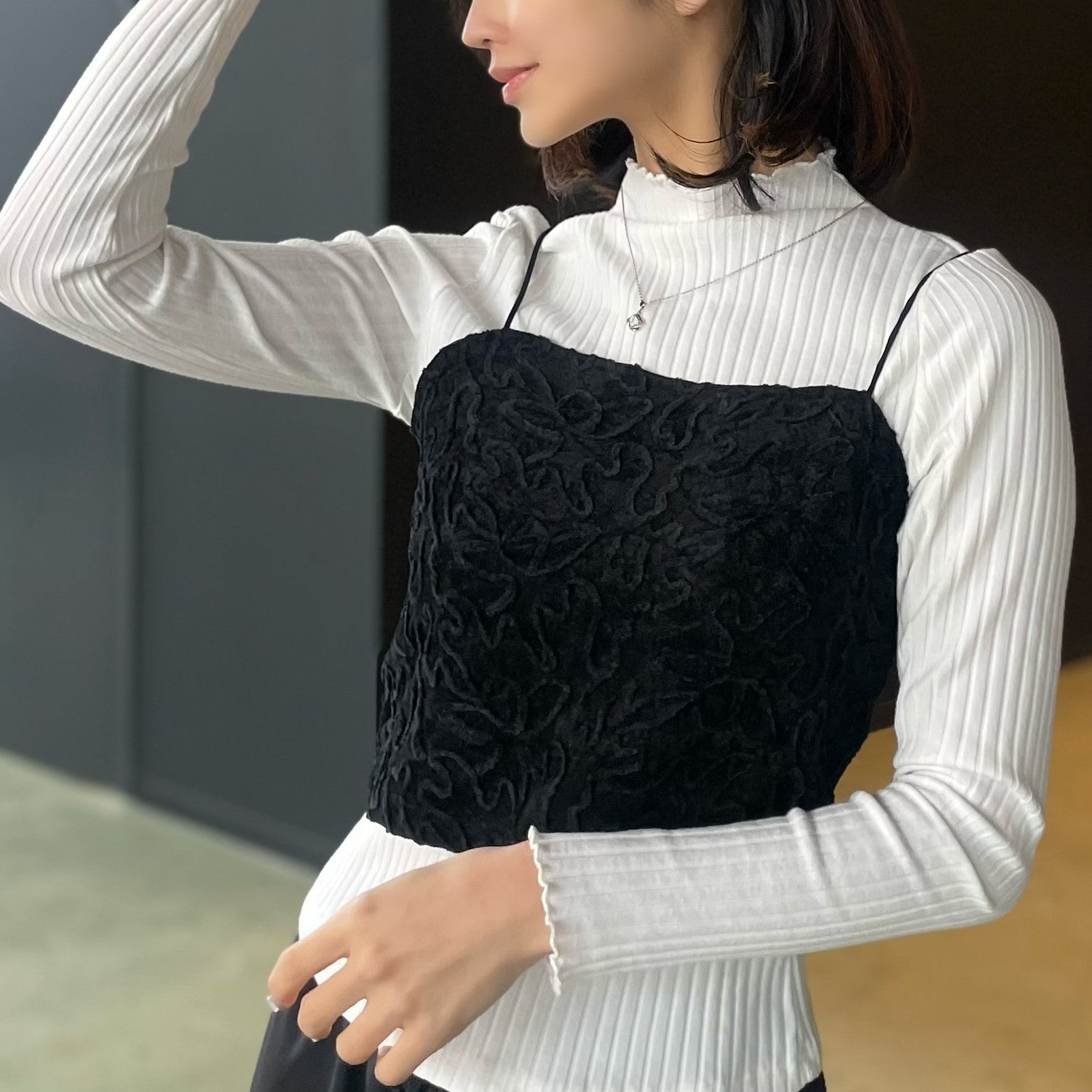 ヒューマンセカンドオケージョン Human 2nd Occasion フラワー刺繍ベロアビスチェ （ブラック） ブラック
